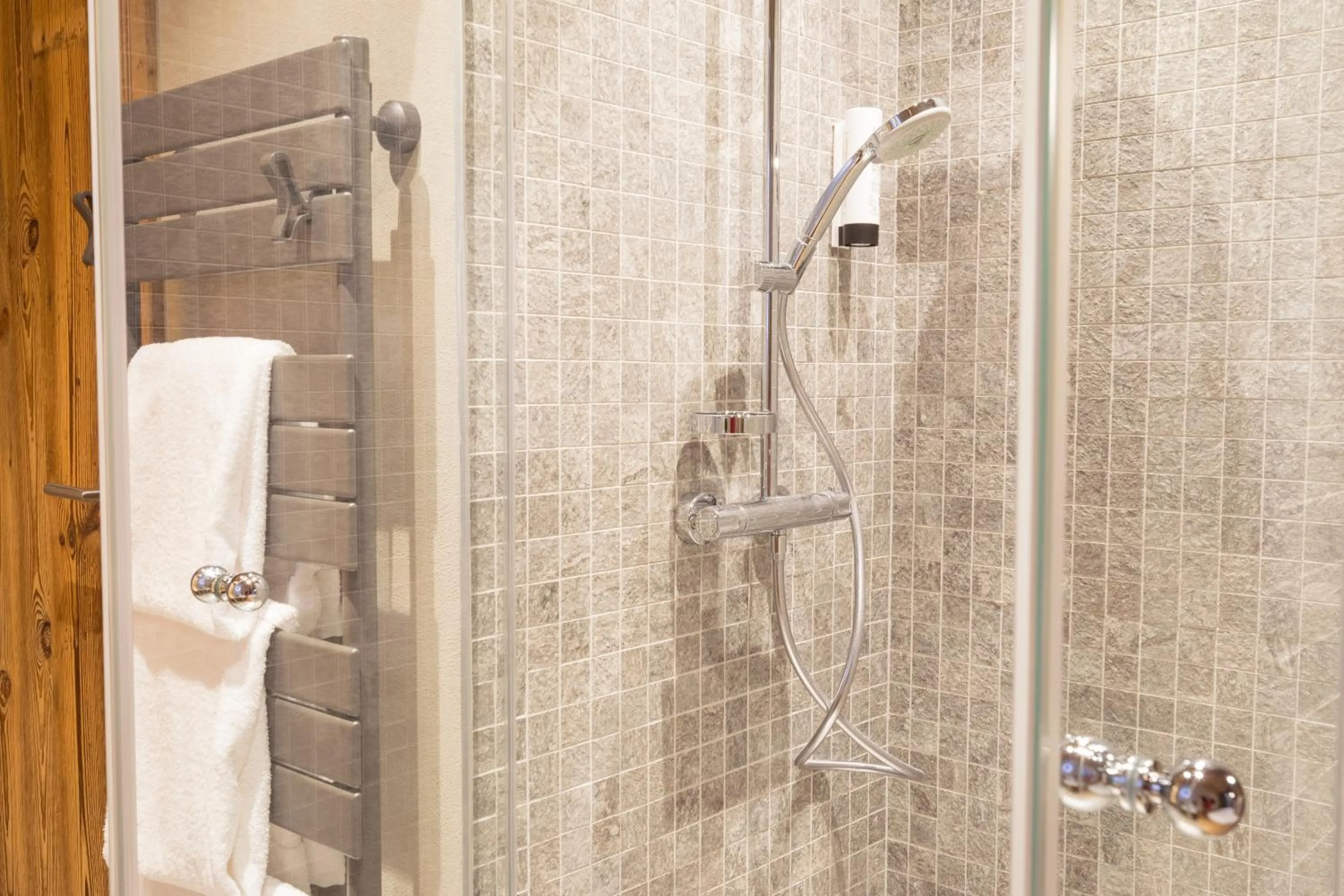 Shower in La Maison Rouge