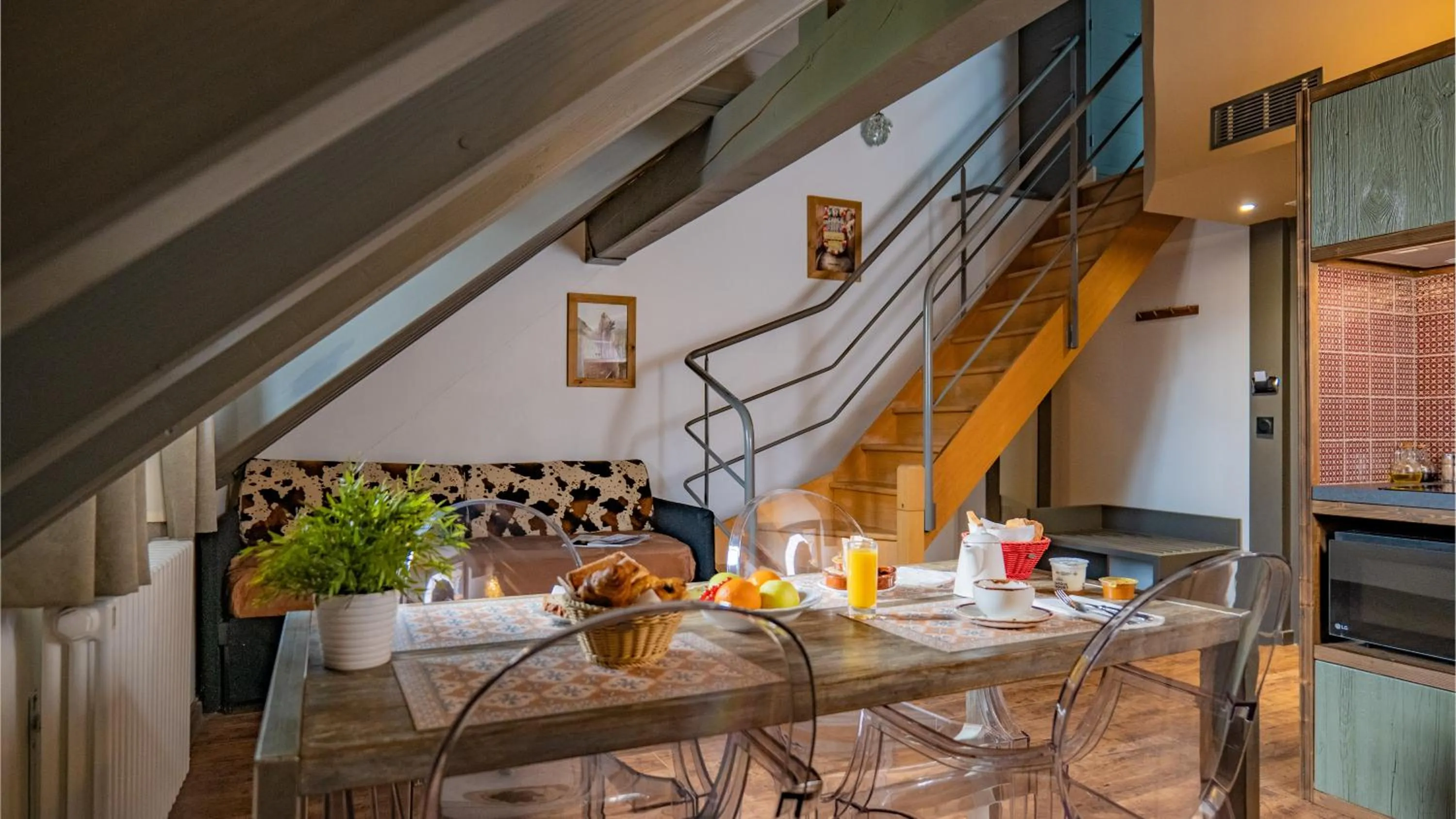 Kitchen or kitchenette in La Maison Rouge