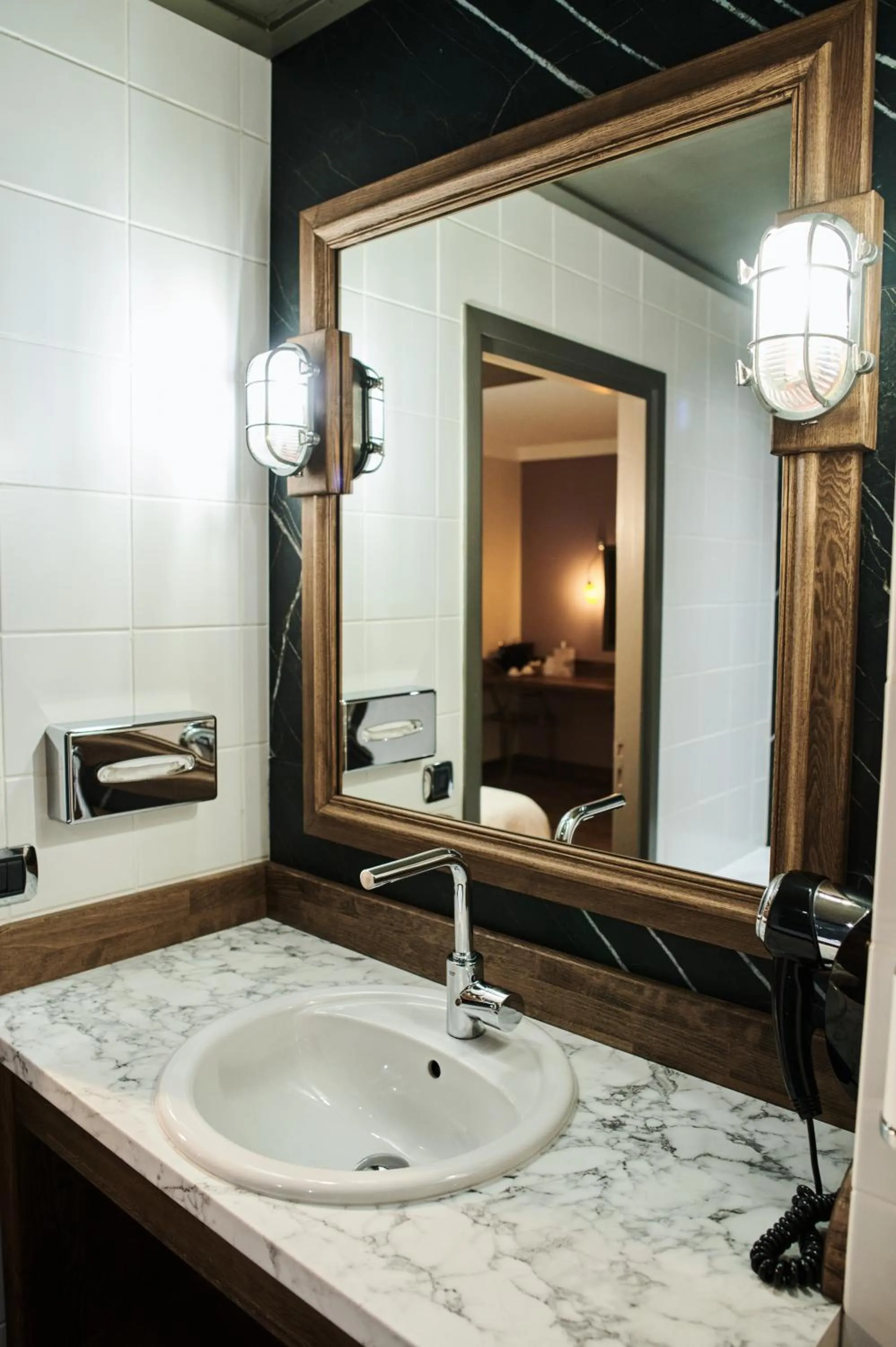 Bathroom in La Maison Rouge