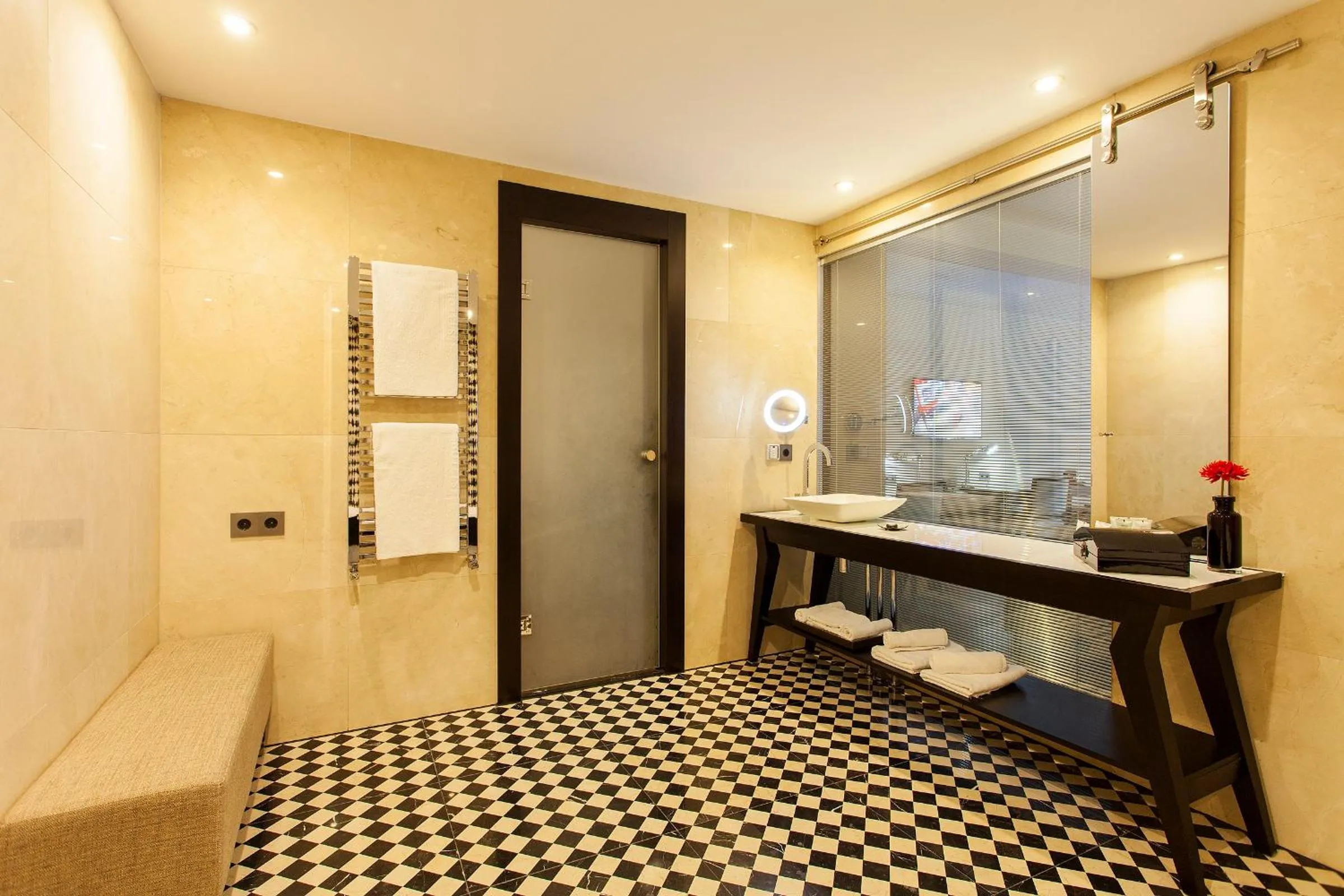 Toilet in Quentin Boutique Hotel