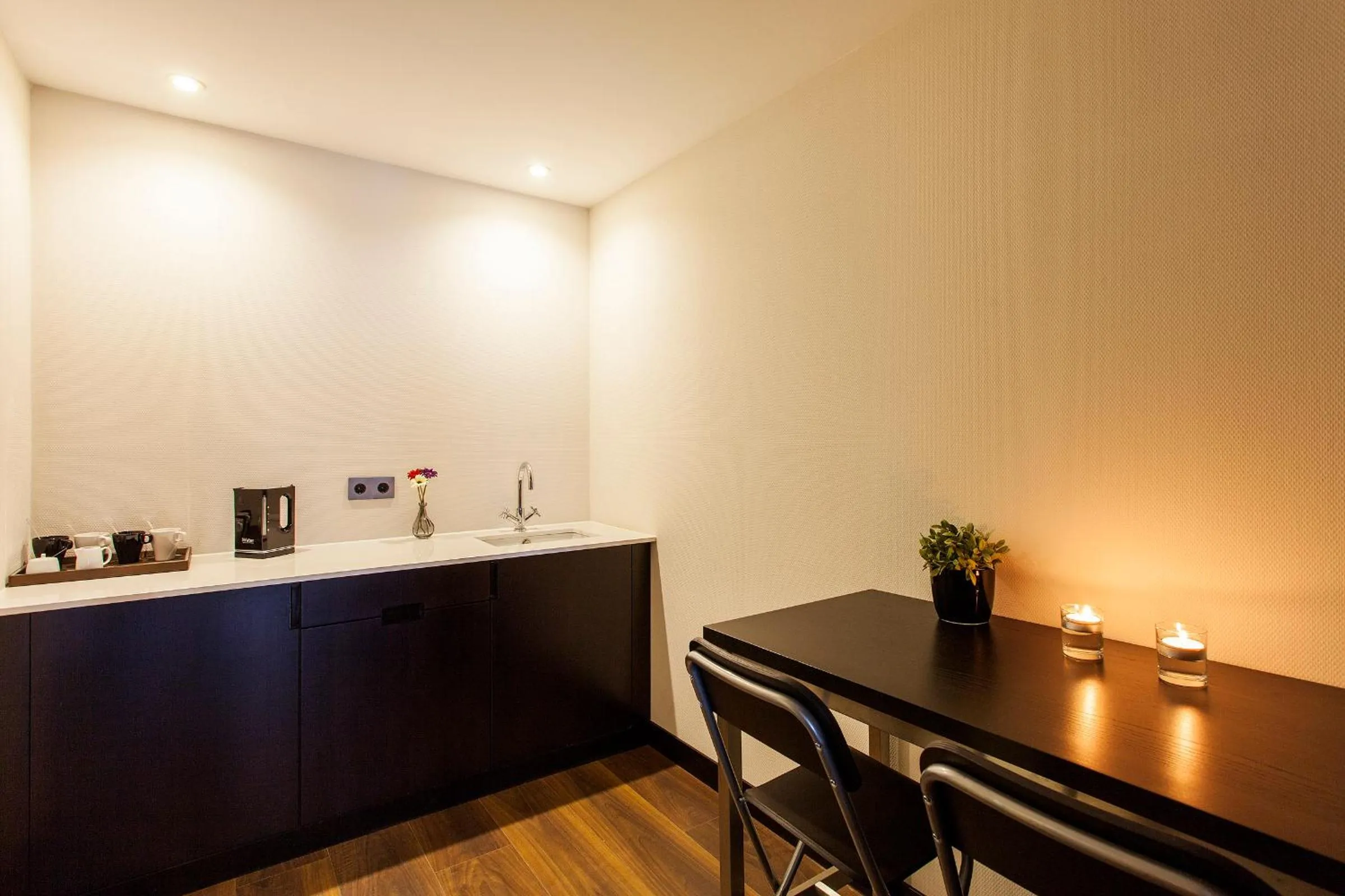 Kitchen or kitchenette in Quentin Boutique Hotel