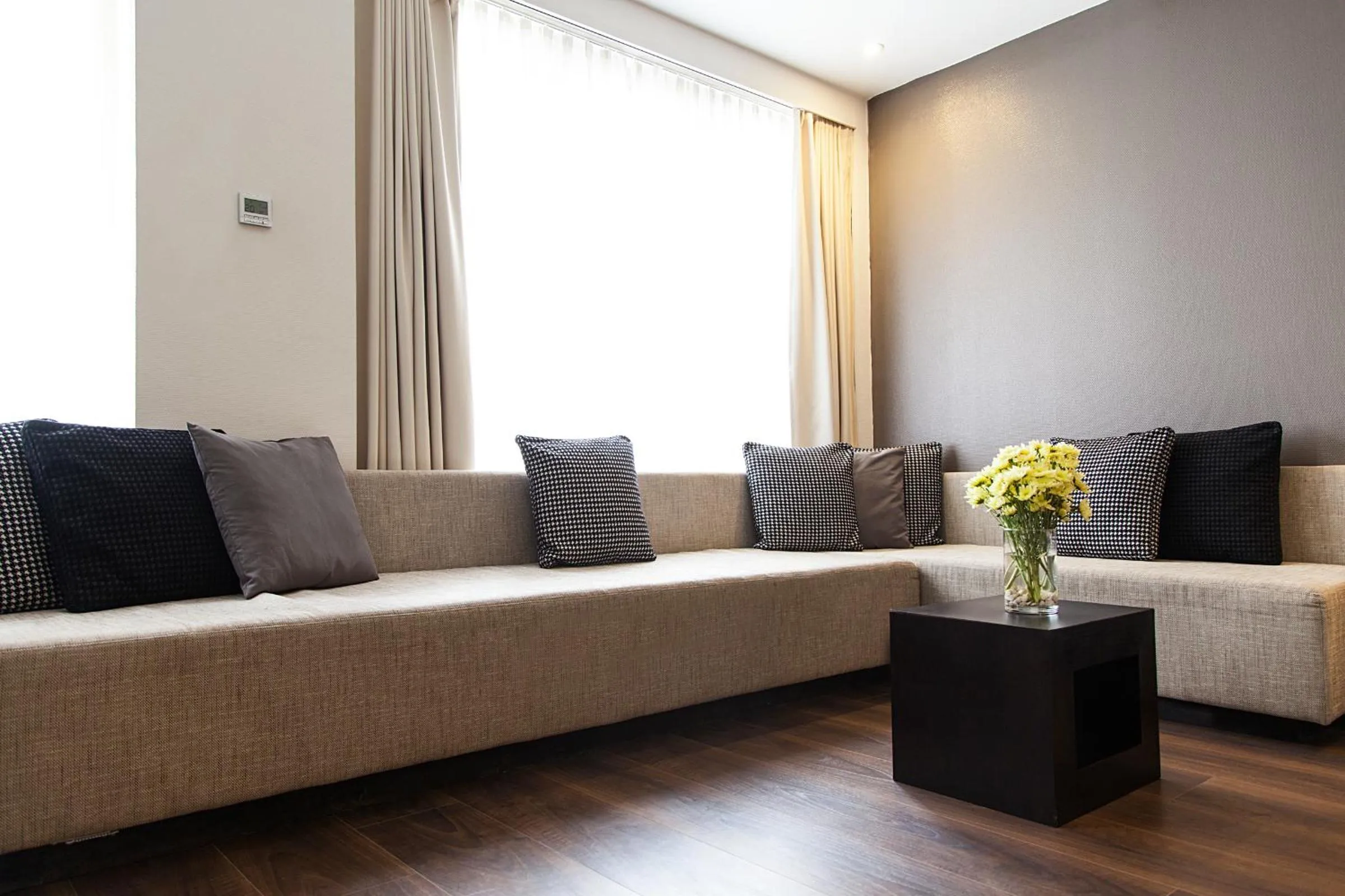 Living room in Quentin Boutique Hotel