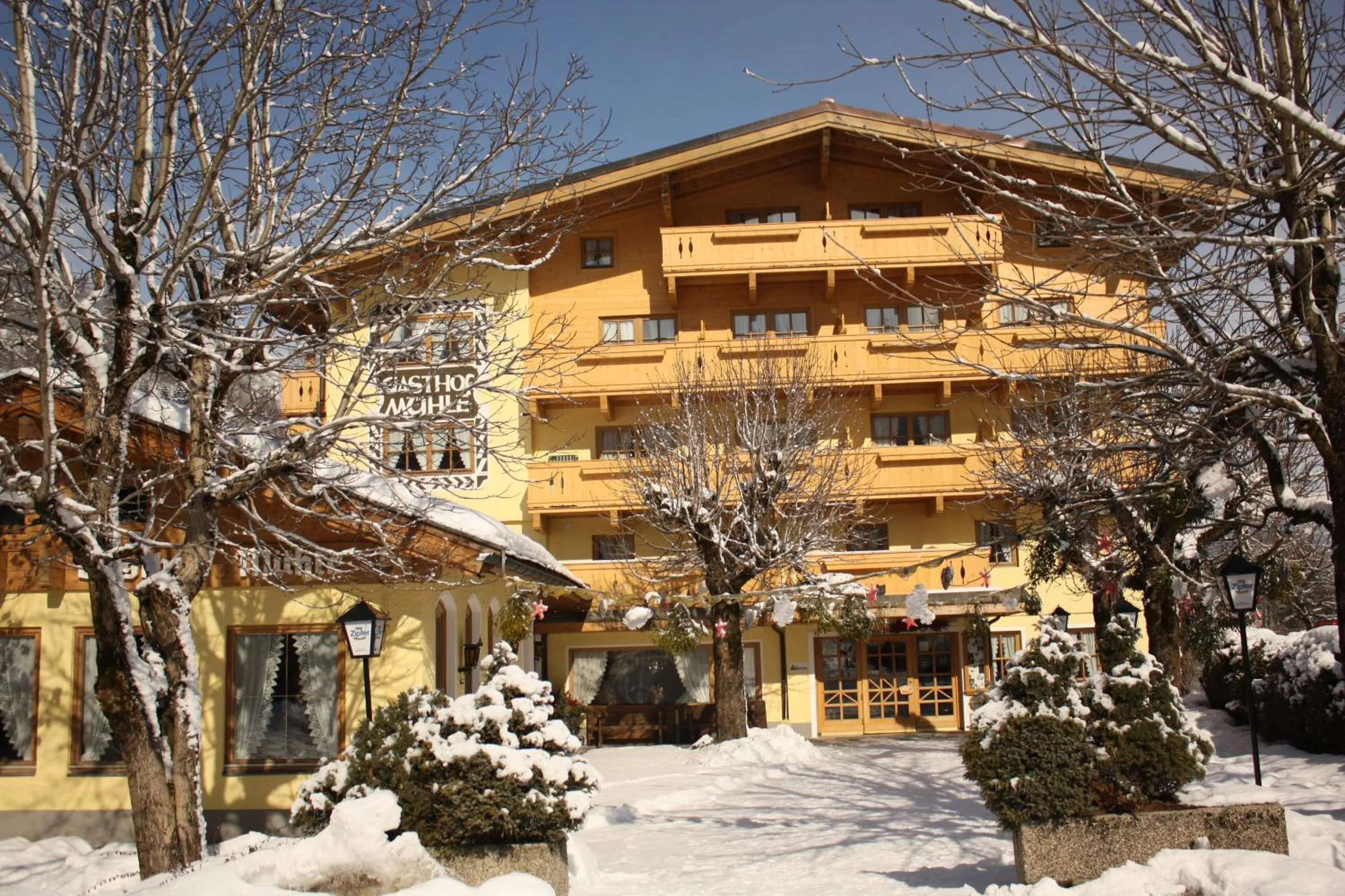 Facade/entrance in Hotel-Gasthof "Zur Mühle"