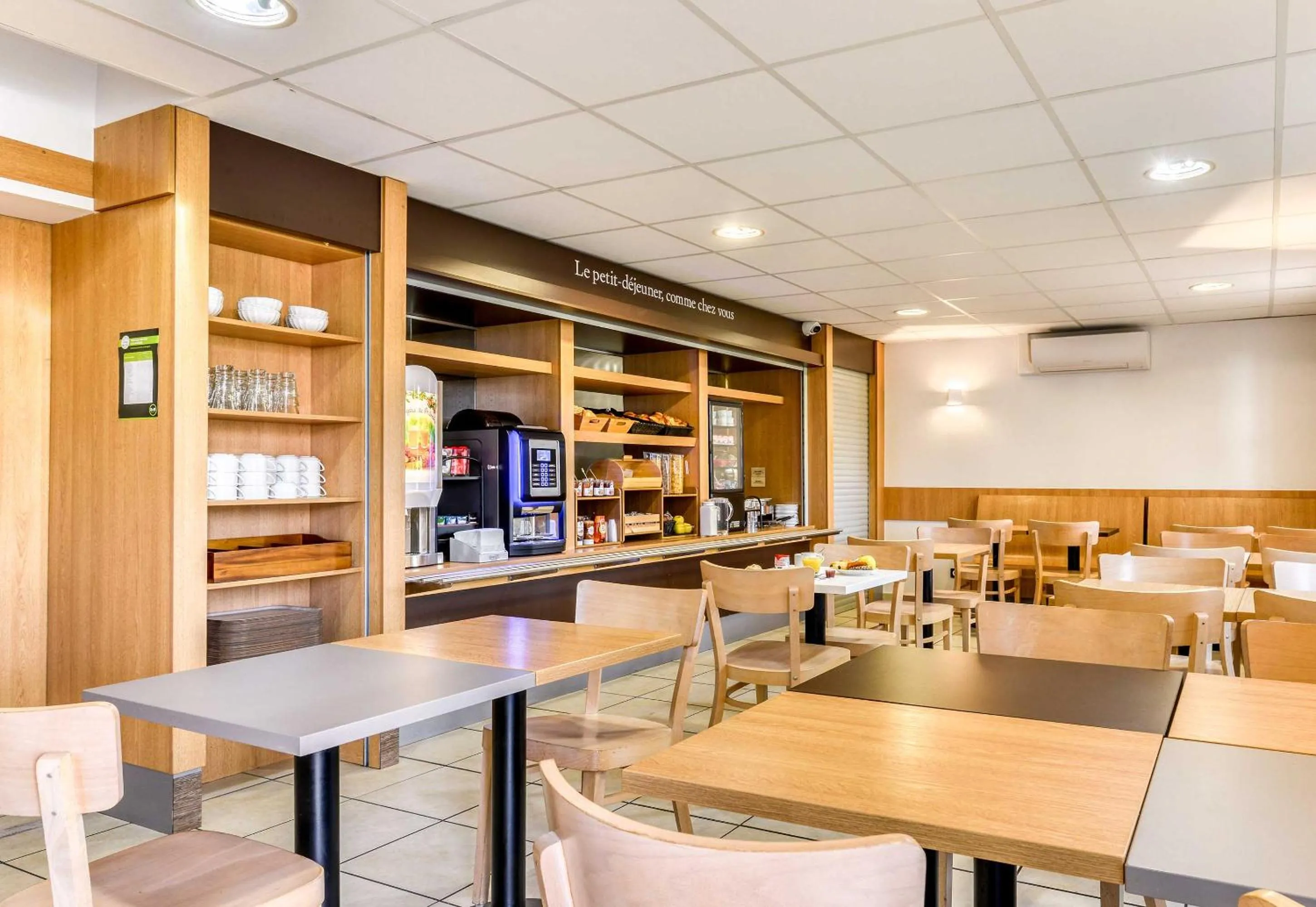 Restaurant/places to eat in B&B HOTEL Pézenas