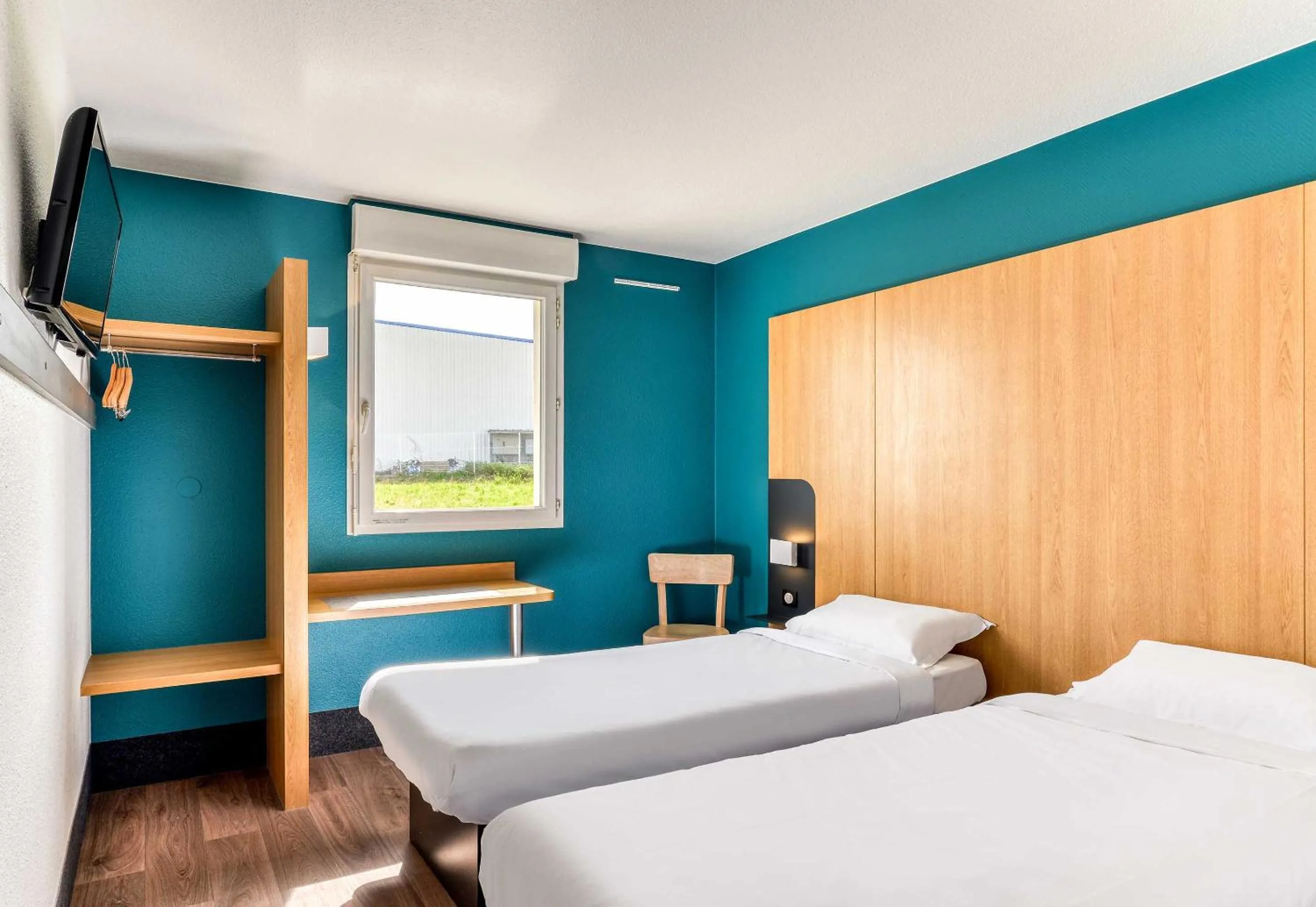 Bedroom, Bed in B&B HOTEL Pézenas