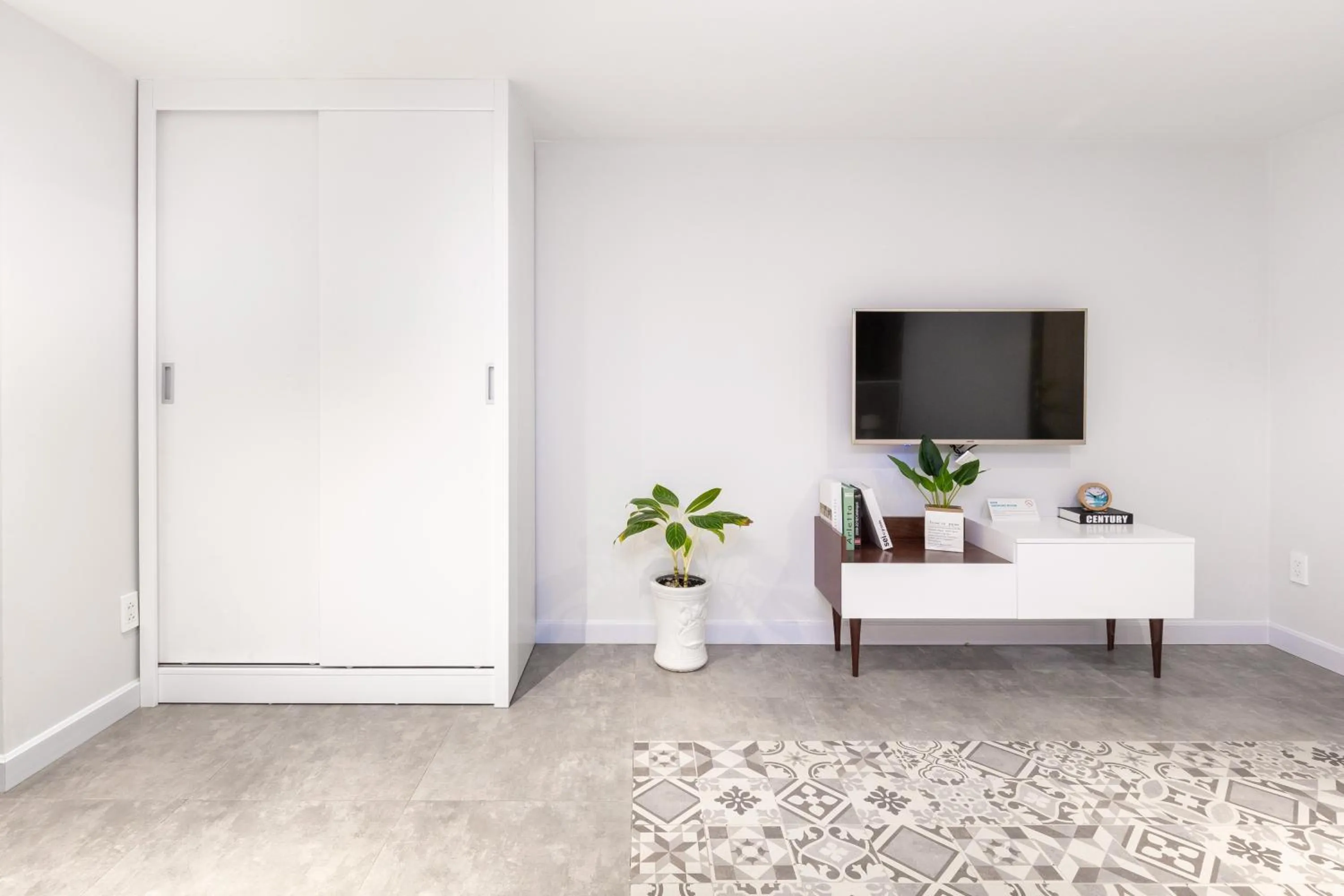 TV and multimedia in Cozrum Homes - Premier Residence