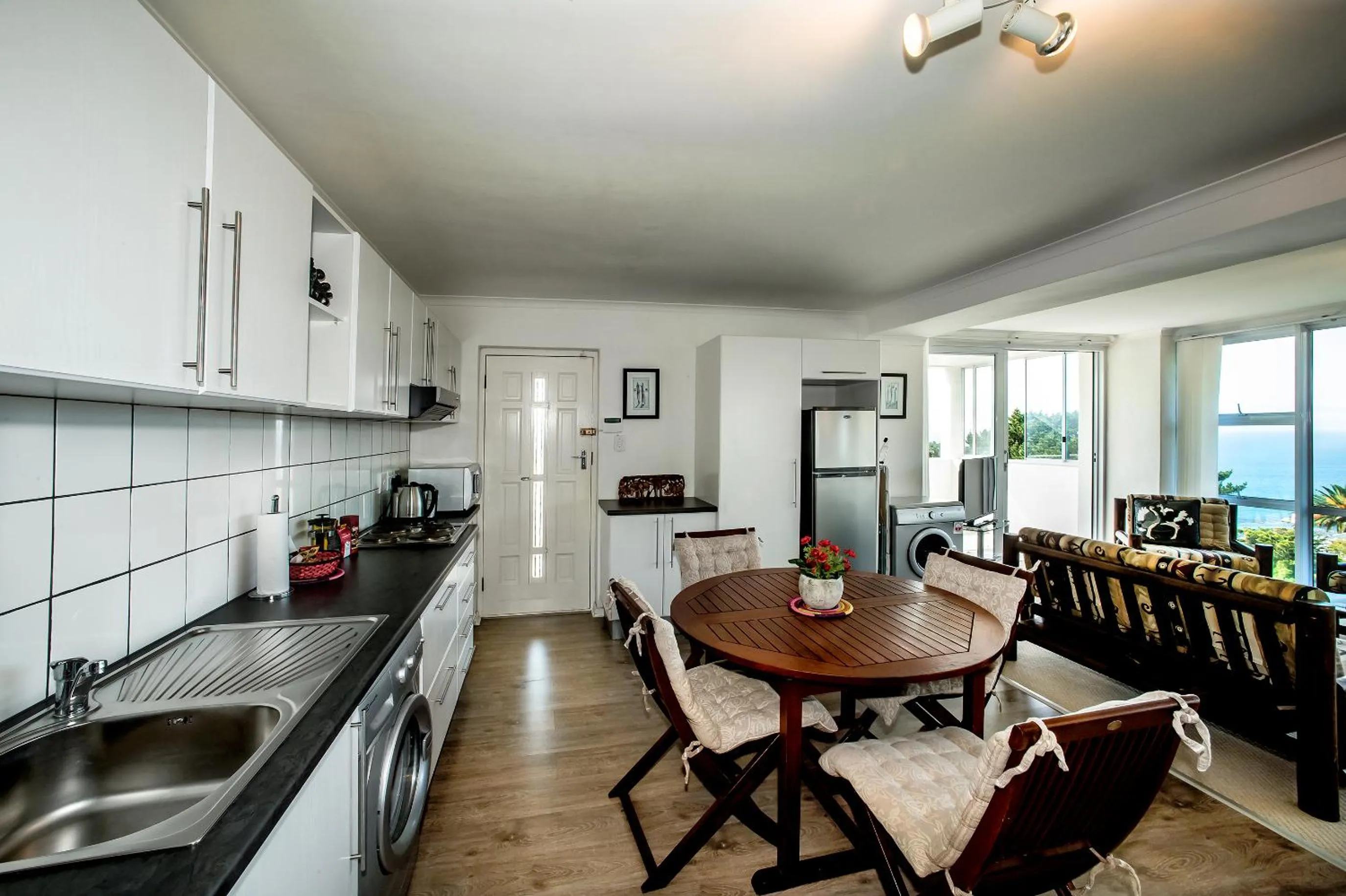 Kitchen or kitchenette in Penguinden - load-shedding free