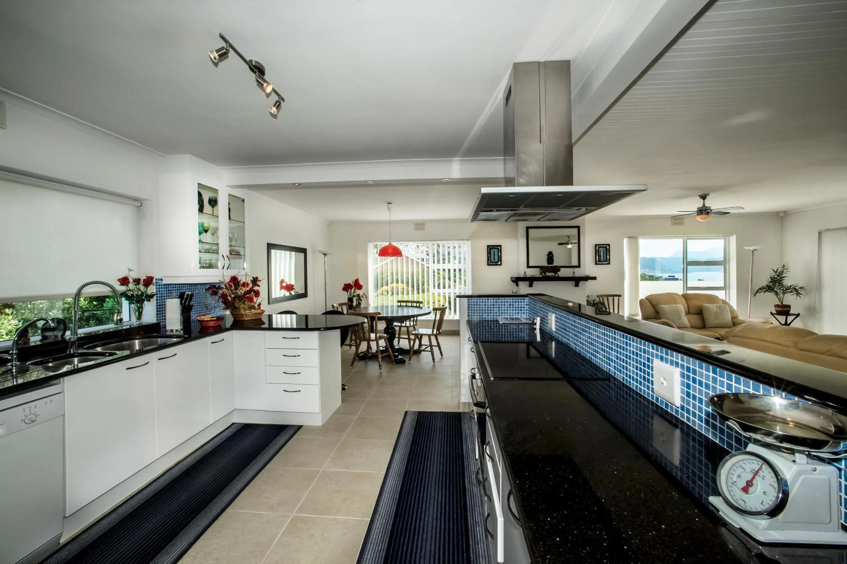 Kitchen or kitchenette in Penguinden - load-shedding free