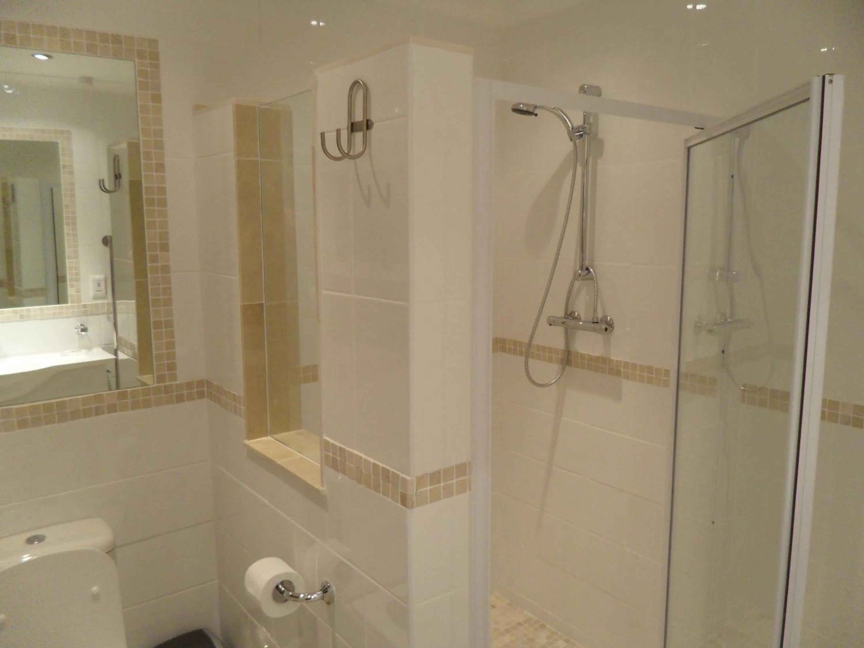 Bathroom in Penguinden - load-shedding free