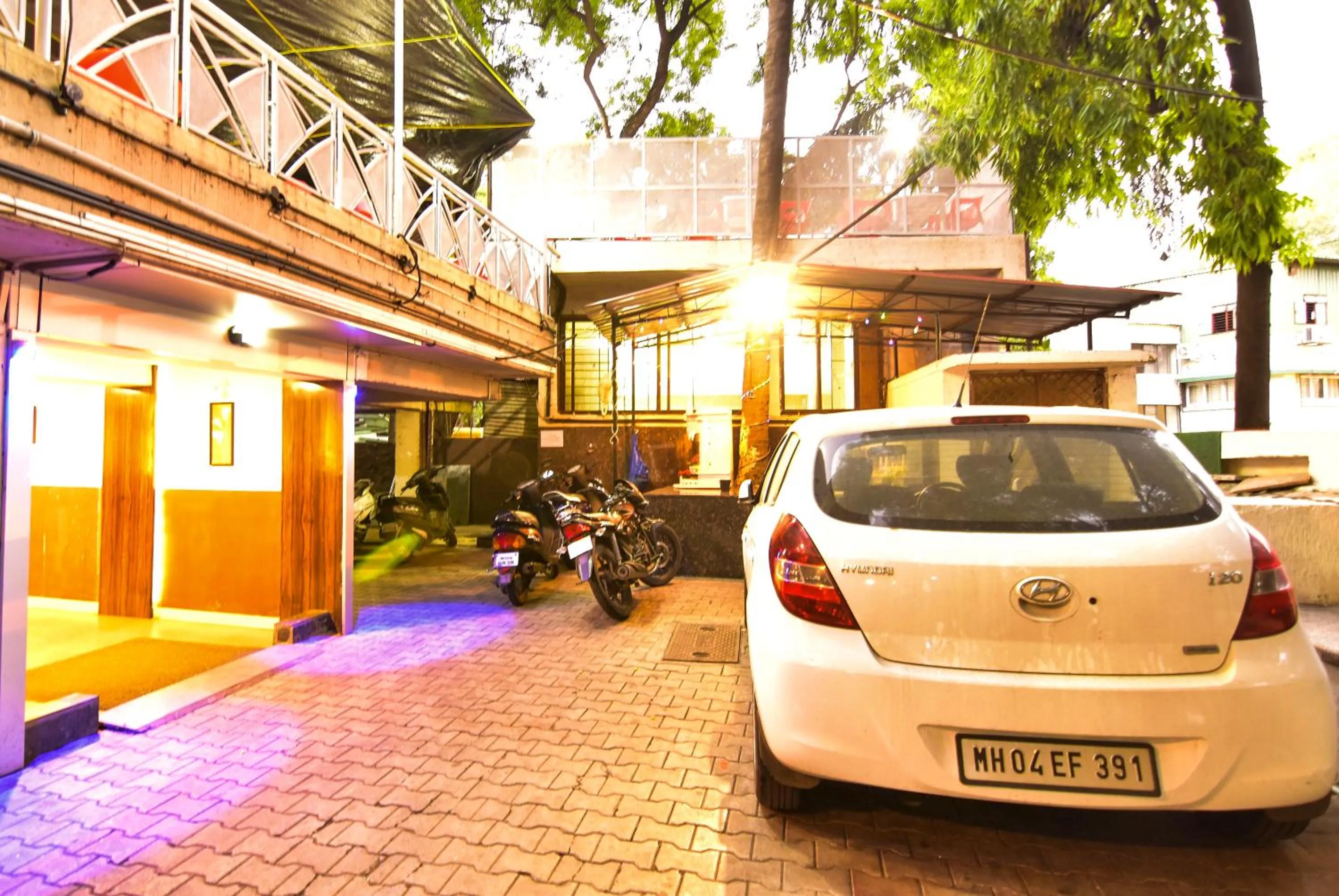 Property building in MY Bizz Hotel Sapna