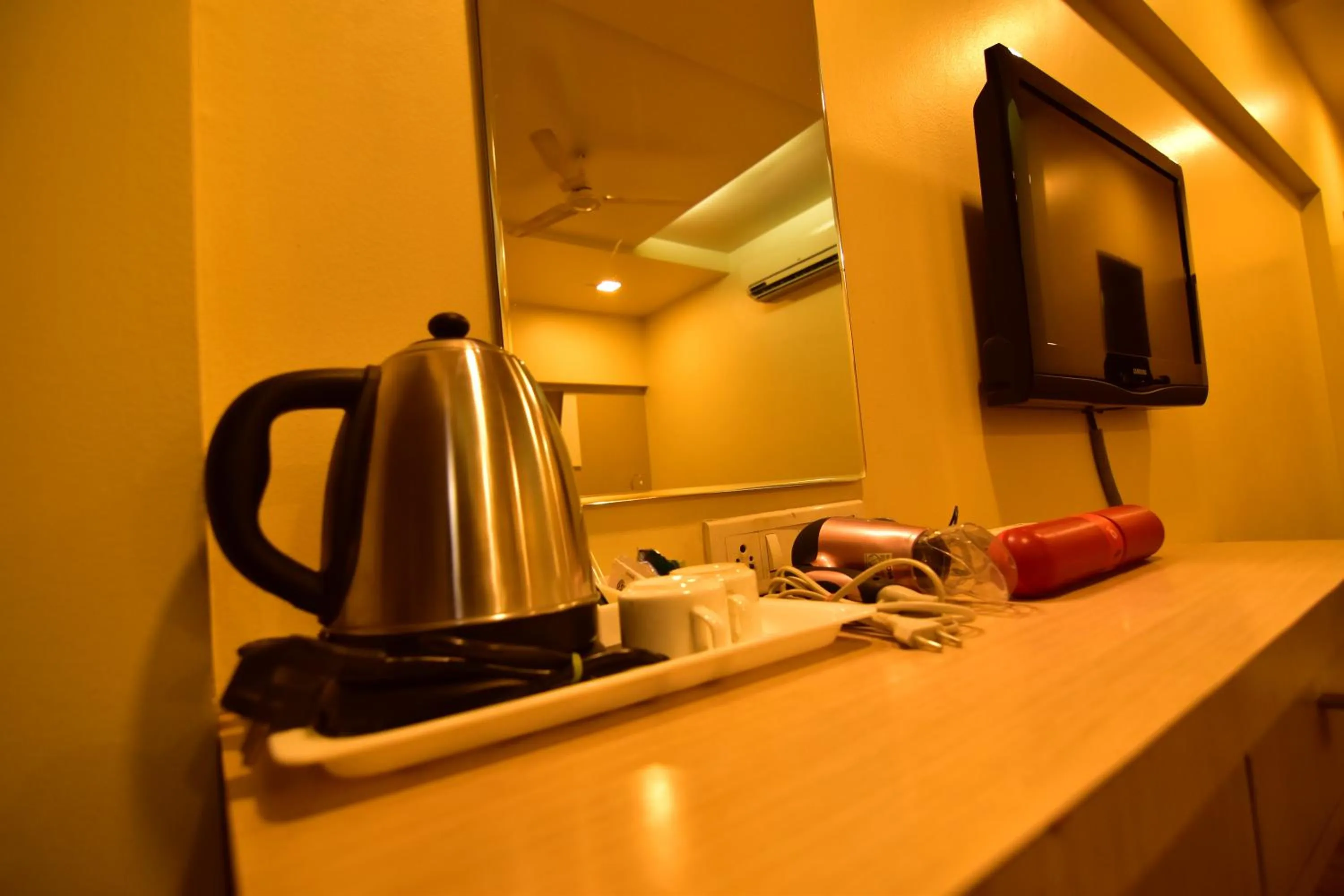 TV and multimedia in MY Bizz Hotel Sapna