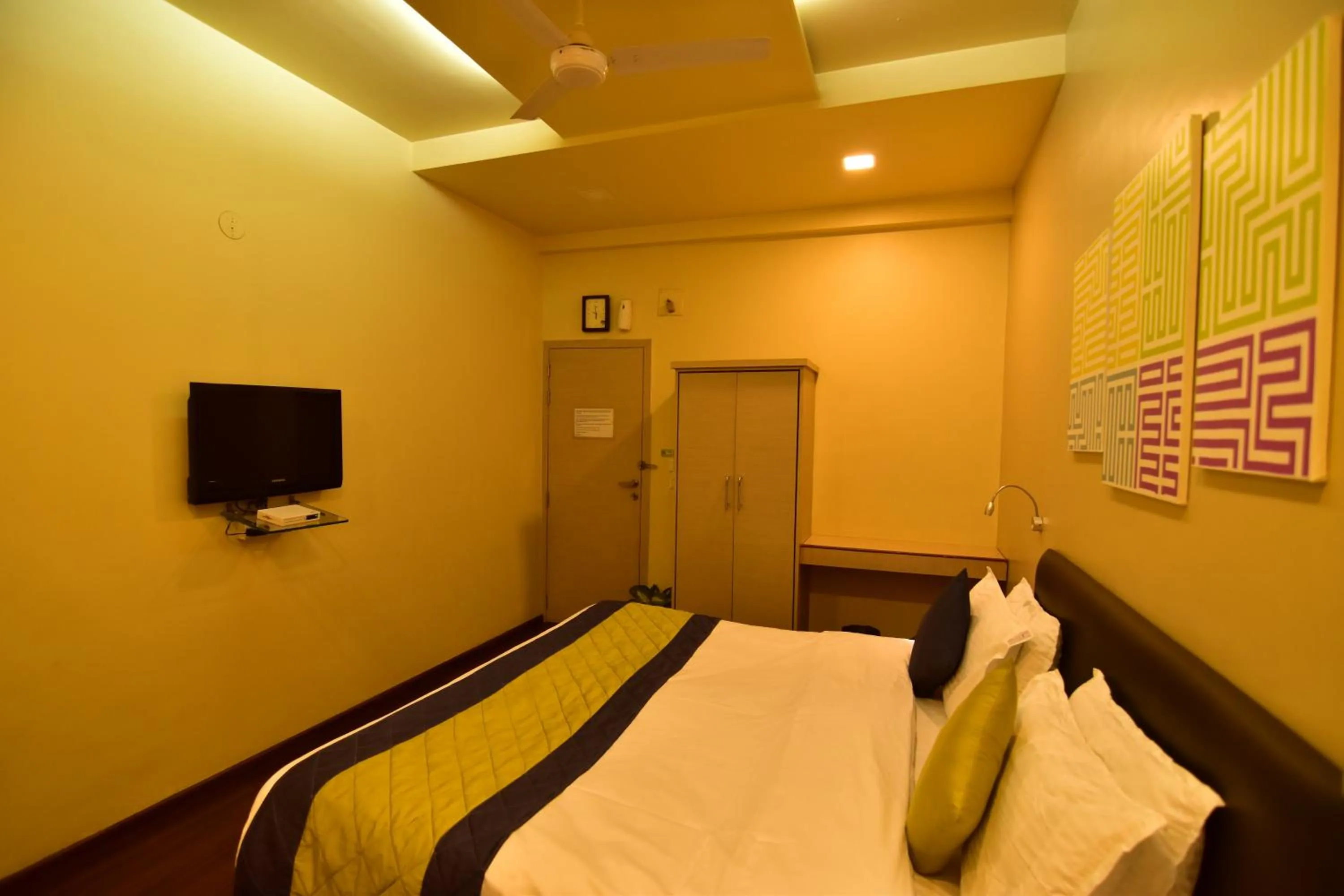 View (from property/room), Bed in MY Bizz Hotel Sapna