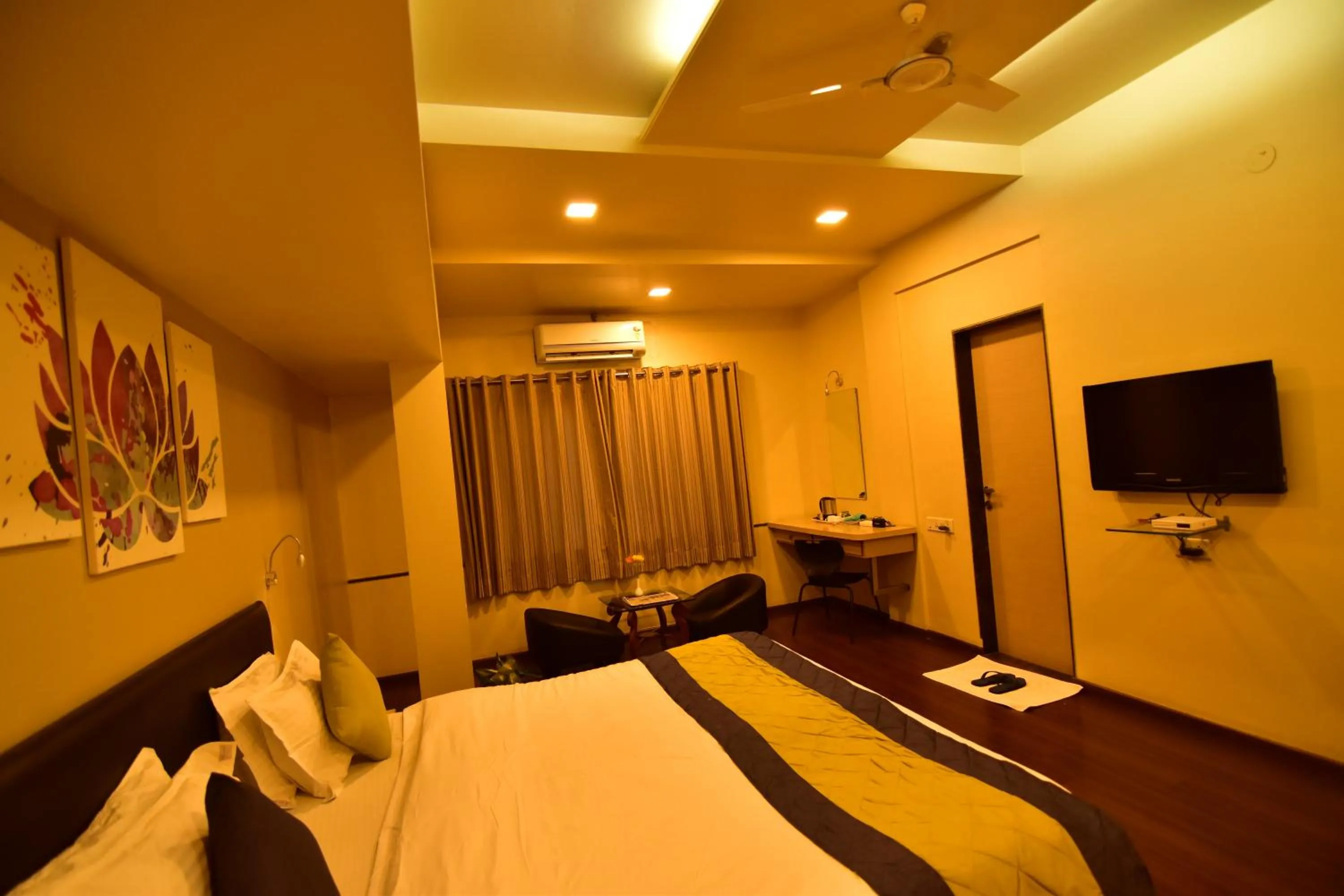View (from property/room), Bed in MY Bizz Hotel Sapna