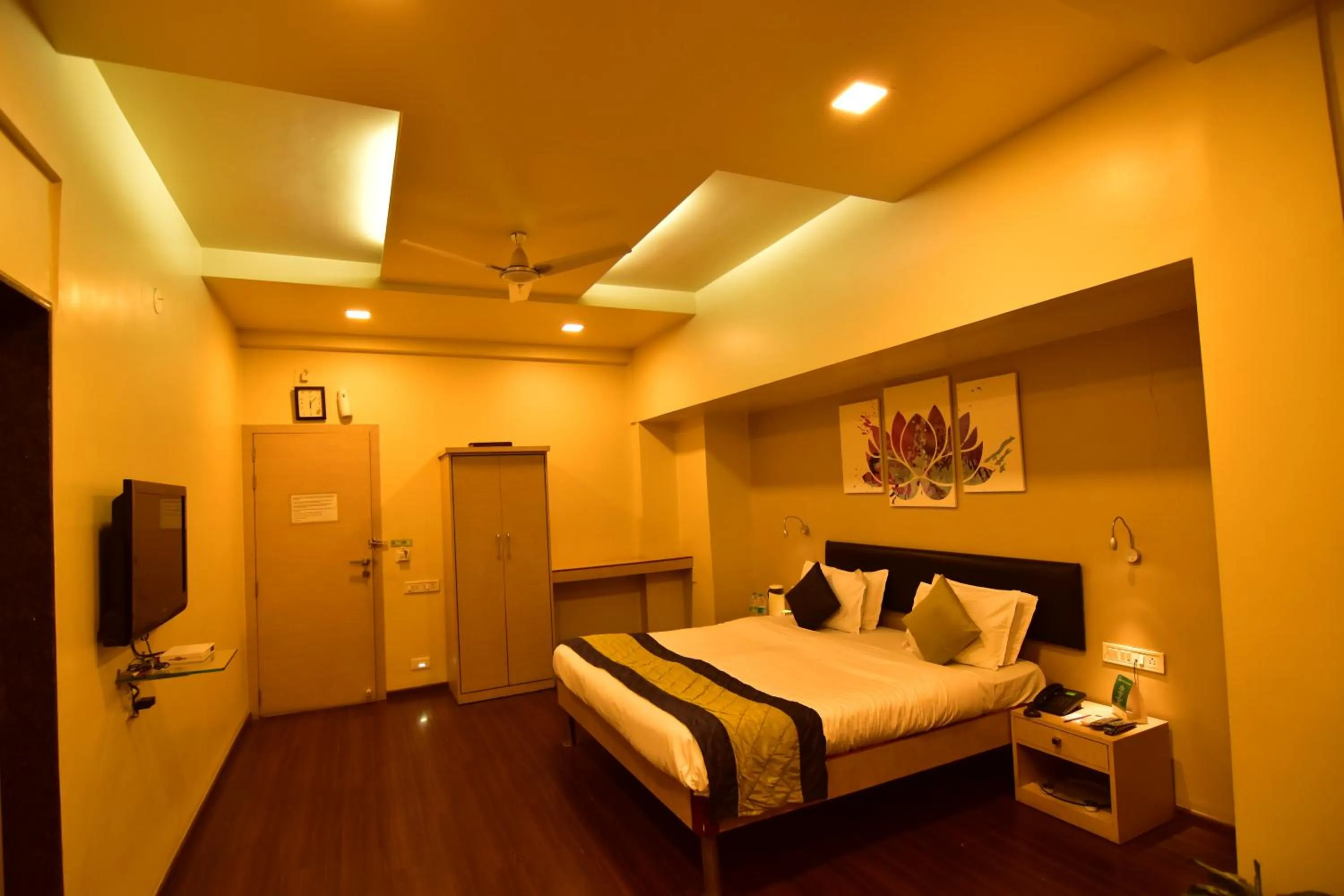 Living room, Bed in MY Bizz Hotel Sapna