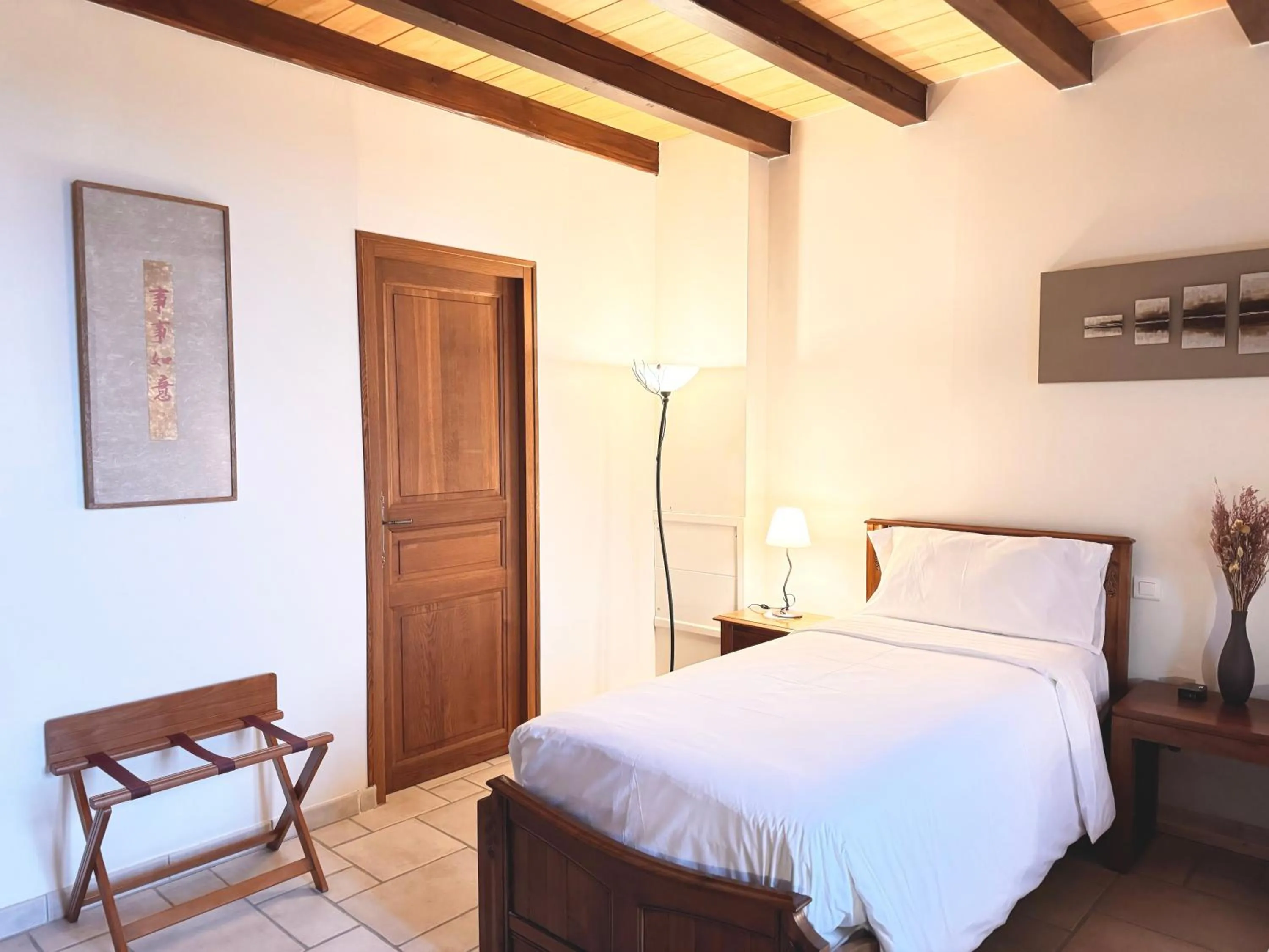 Bed in Le Relais de Saint-Preuil, The Originals Relais Vignes du Cognac