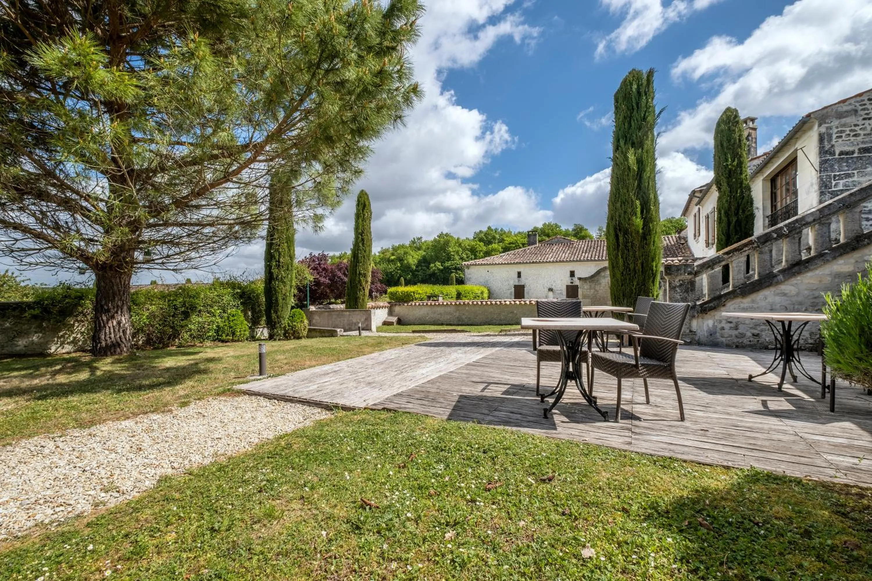Property building in Le Relais de Saint-Preuil, The Originals Relais Vignes du Cognac