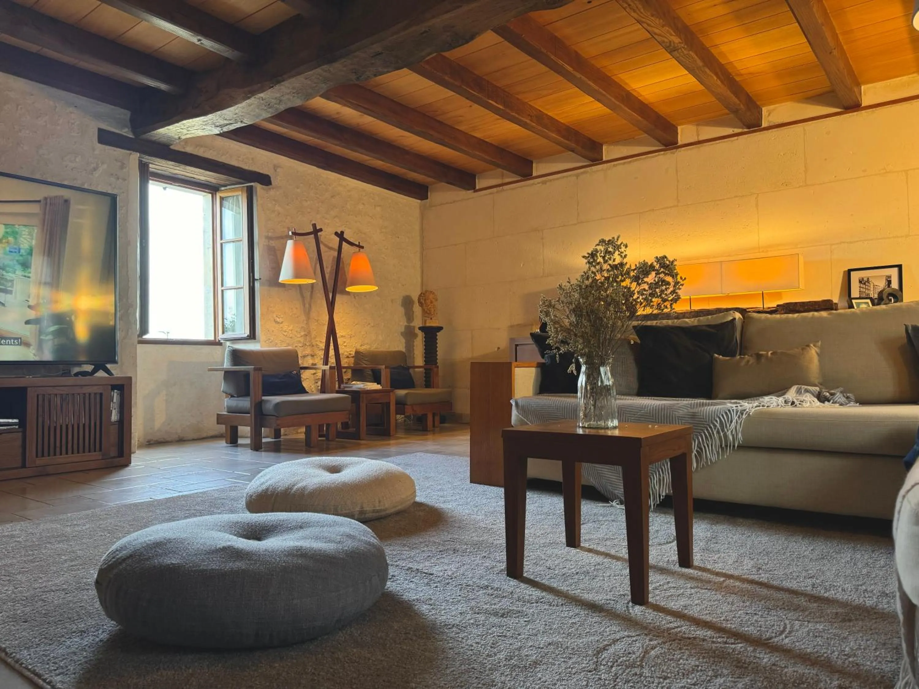 Communal lounge/ TV room in Le Relais de Saint-Preuil, The Originals Relais Vignes du Cognac