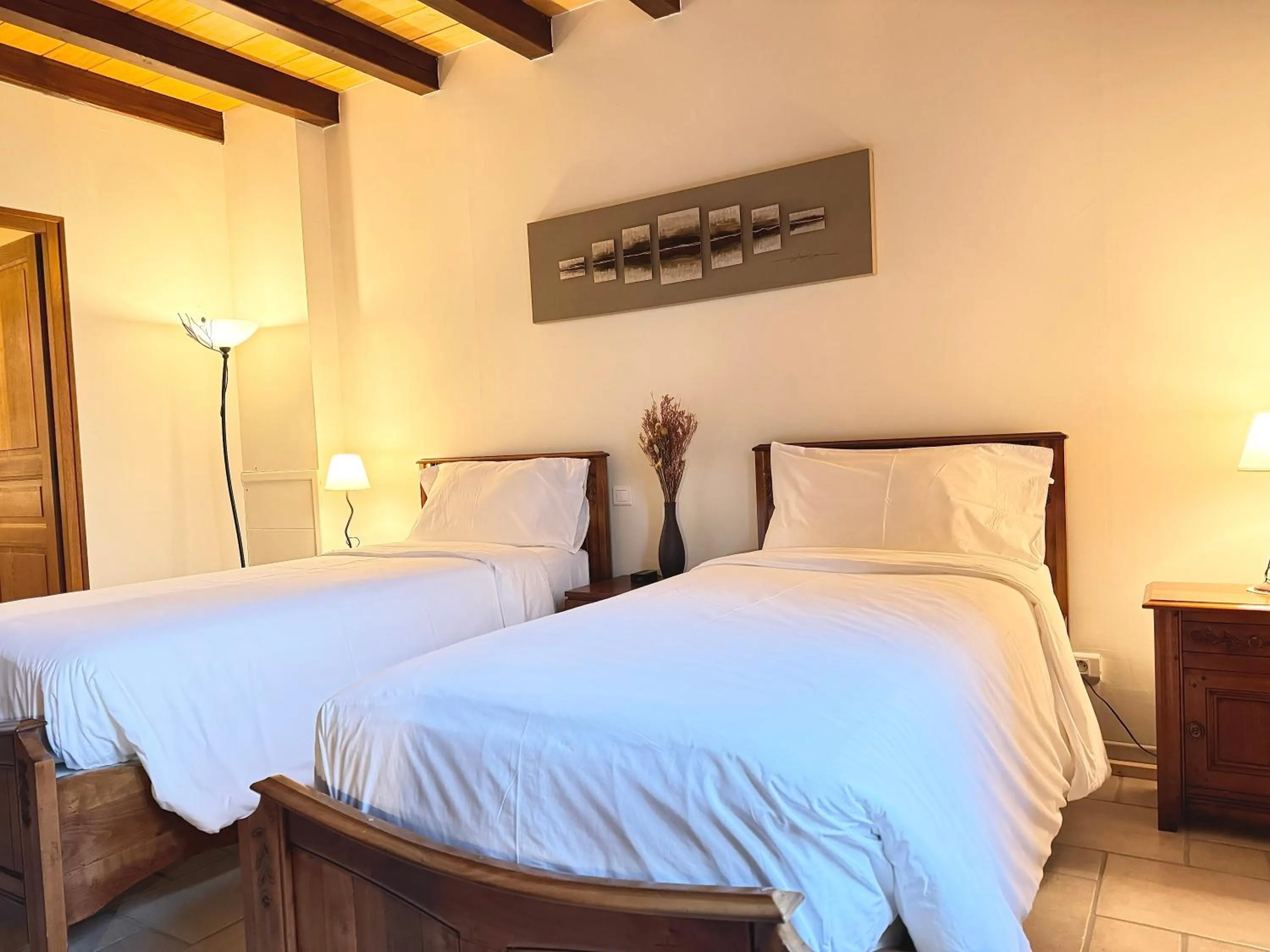 Bed in Le Relais de Saint-Preuil, The Originals Relais Vignes du Cognac