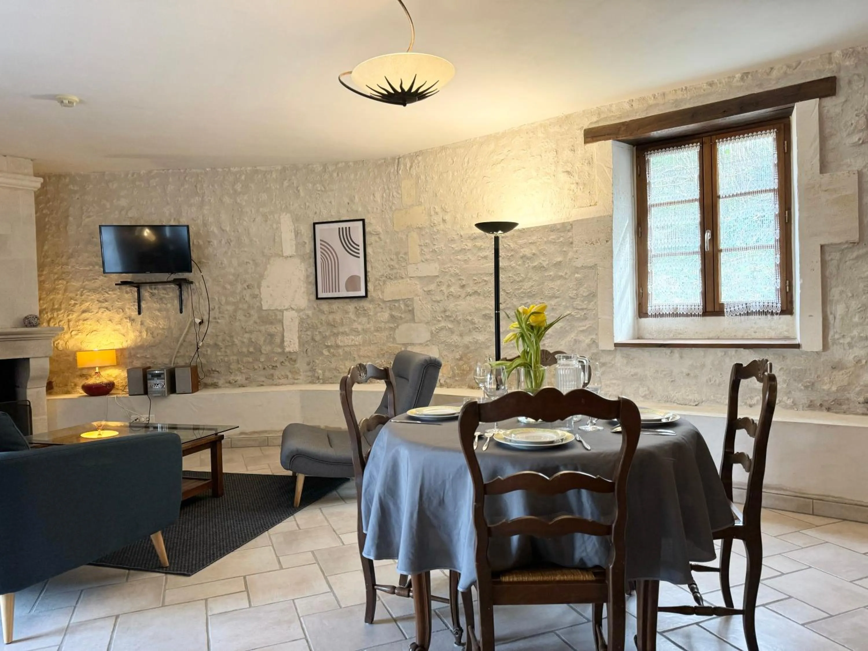 TV and multimedia in Le Relais de Saint-Preuil, The Originals Relais Vignes du Cognac