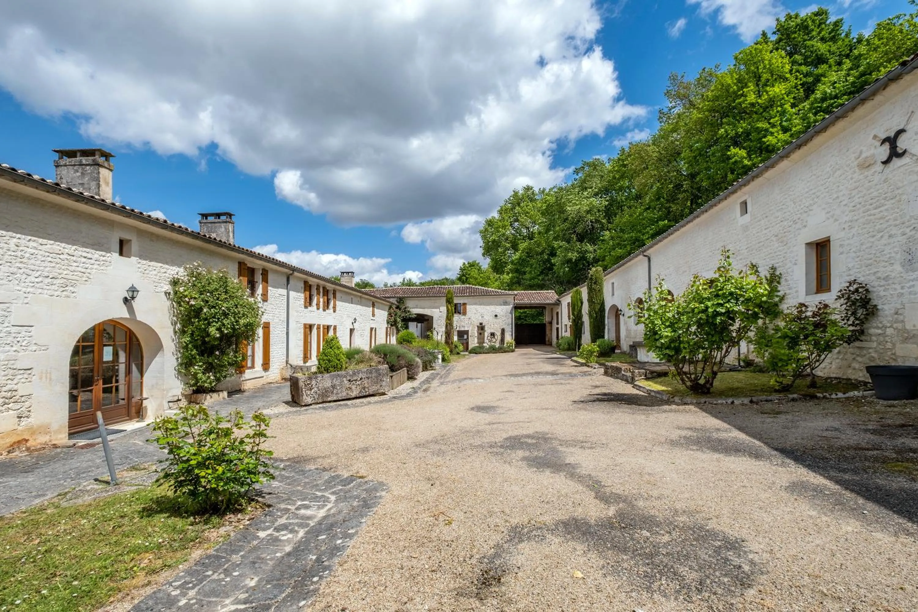 Property building in Le Relais de Saint-Preuil, The Originals Relais Vignes du Cognac