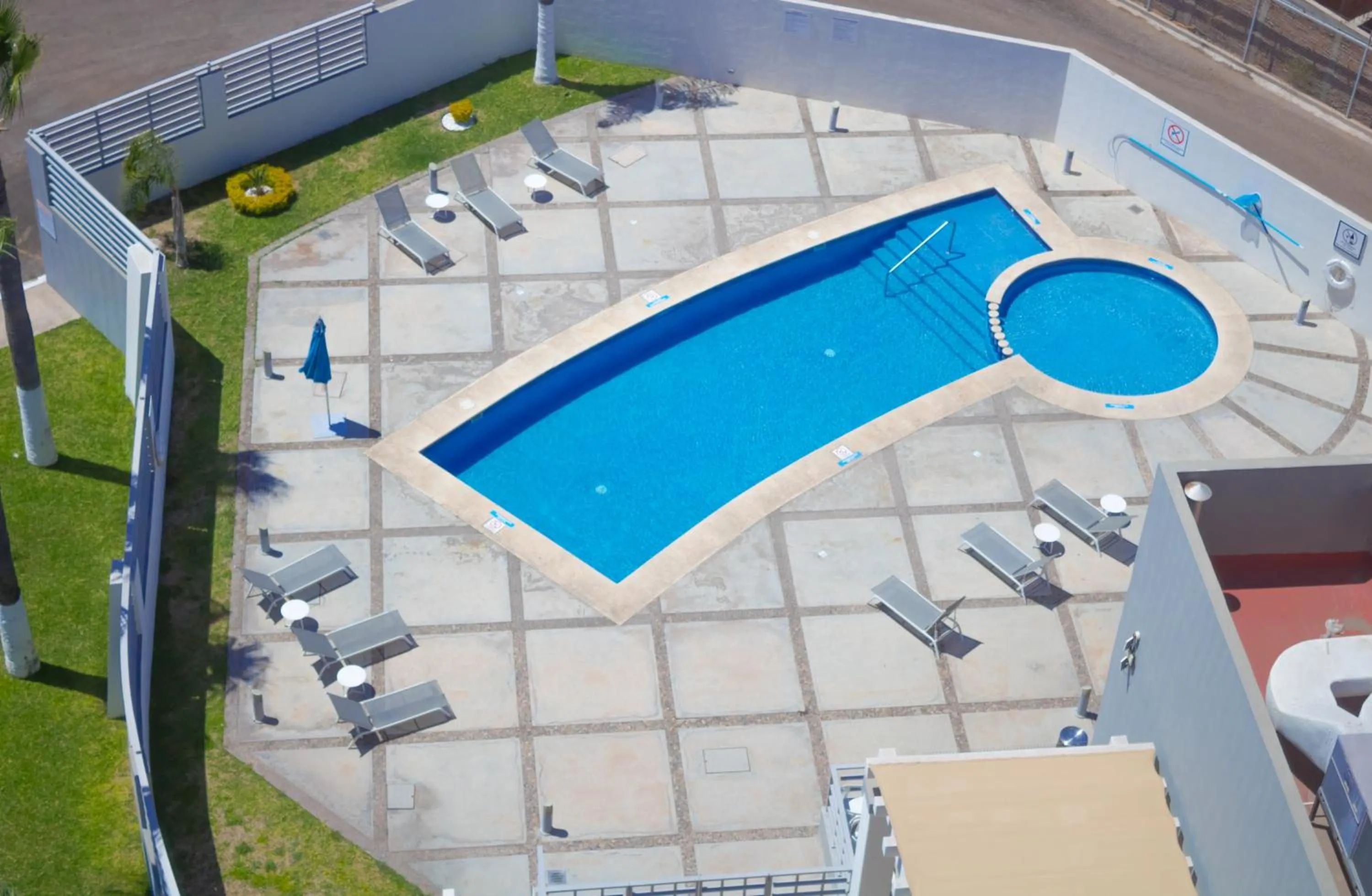 Swimming pool in Holiday Inn Express Guaymas by IHG