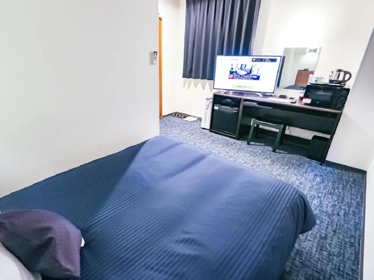 Deluxe Double Room with Small Double Bed - single occupancy - Non-Smoking in HOTEL LiVEMAX BUDGET Fuji Ekimae Deluxe Double Room with Small Double Bed - single occupancy - Non-Smoking in HOTEL LiVEMAX BUDGET Fuji Ekimae