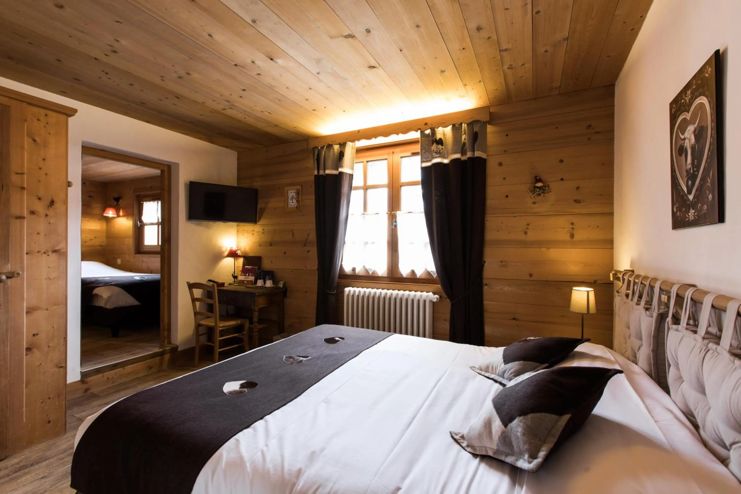 Photo of the whole room, Bed in Les Chalets de La Griyotire