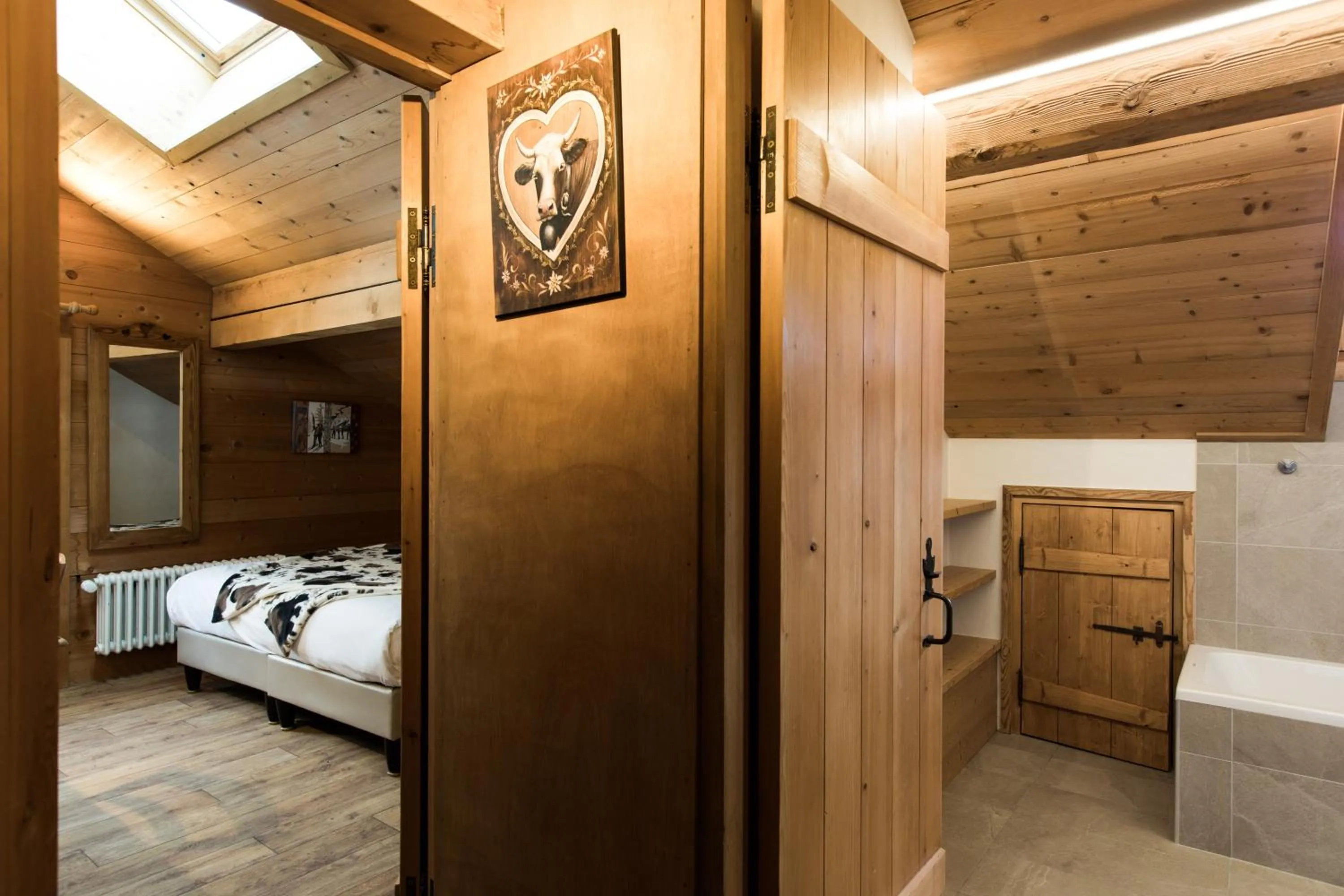 Massage, Bed in Les Chalets de La Griyotire