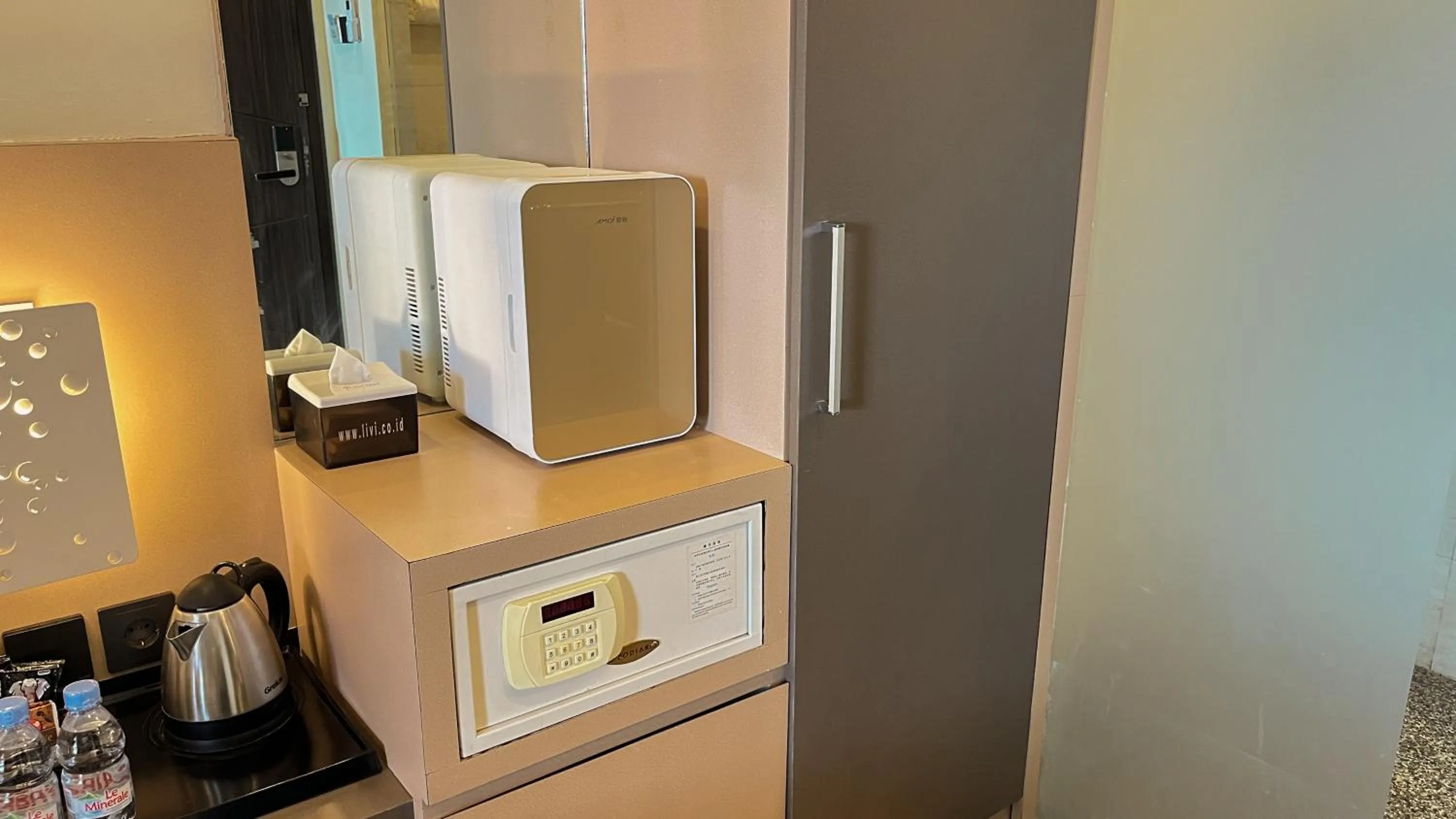 Coffee/tea facilities in Oak Tree Urban Hotel Jakarta