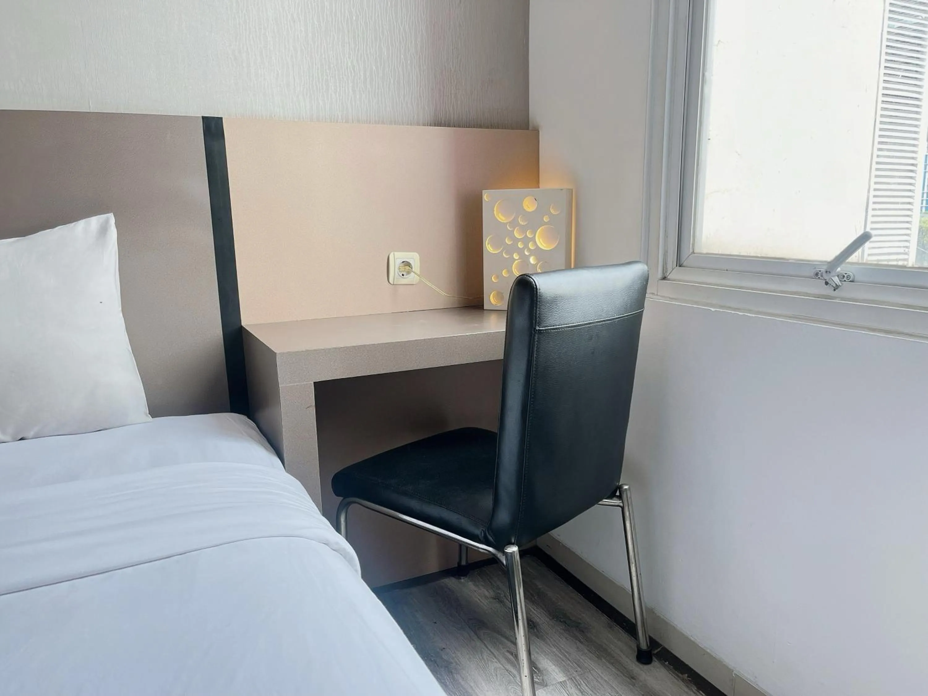 Bedroom, Bed in Oak Tree Urban Hotel Jakarta