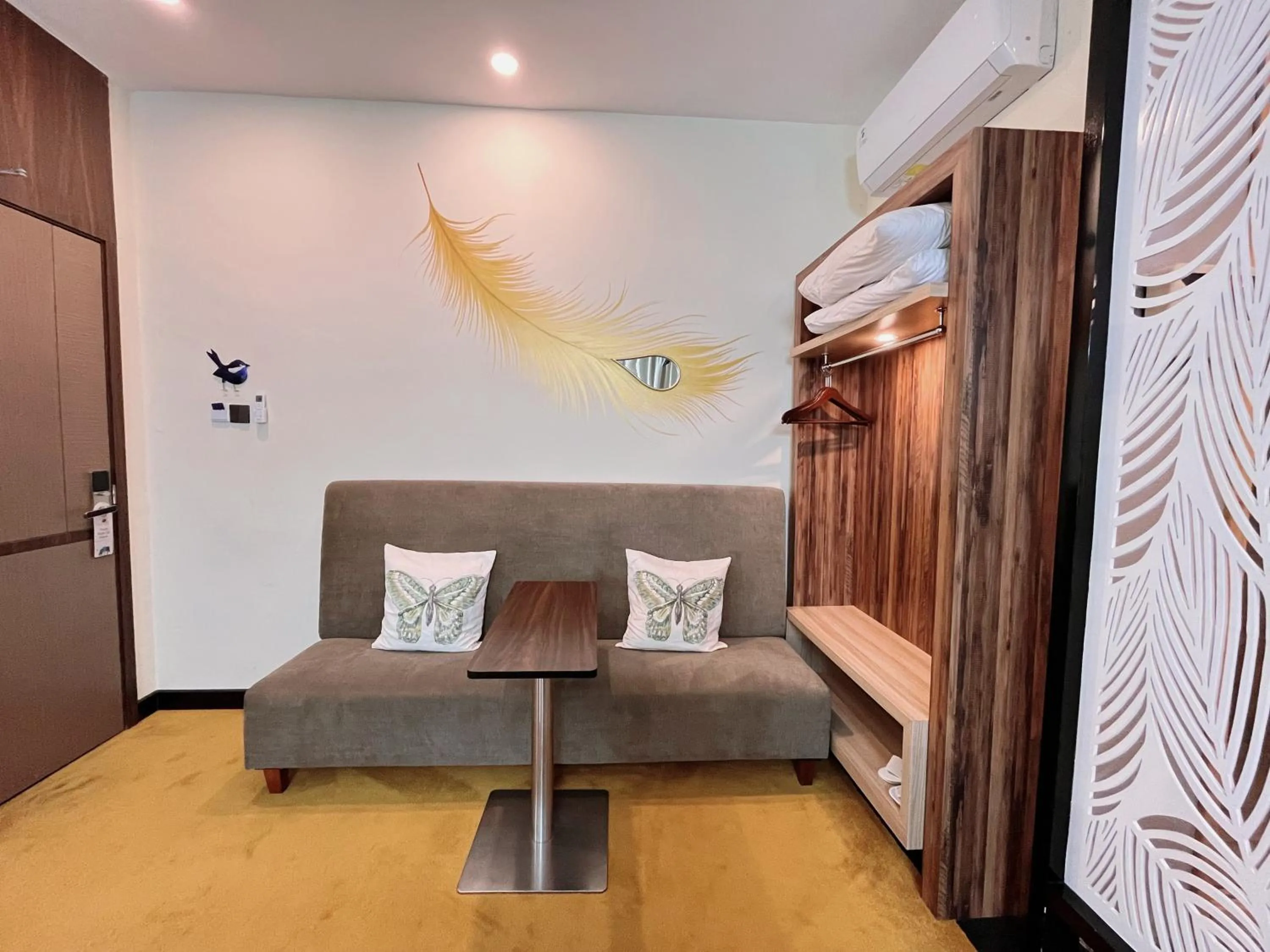 Seating area, Bed in Oak Tree Urban Hotel Jakarta