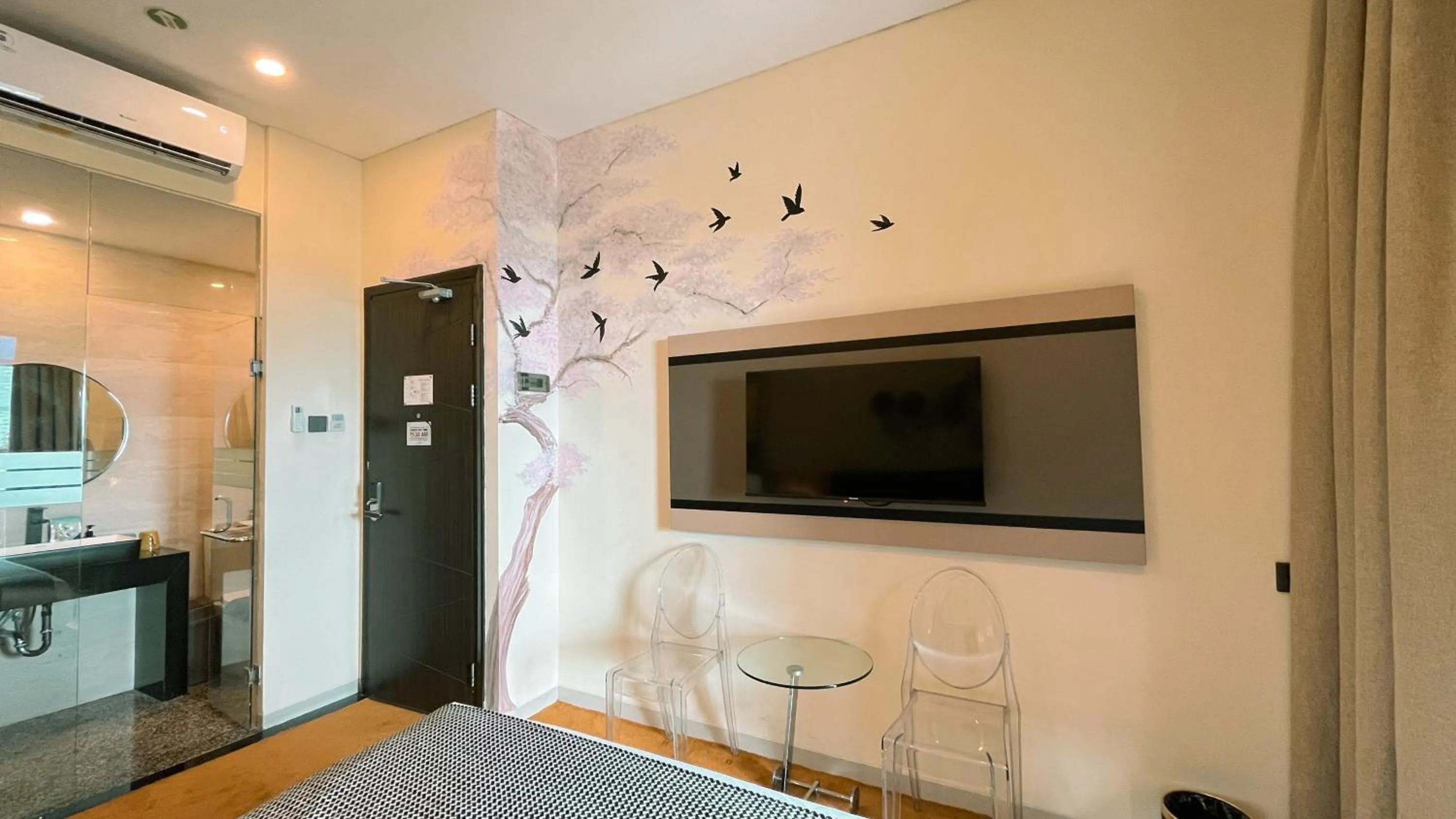 TV and multimedia, Bed in Oak Tree Urban Hotel Jakarta