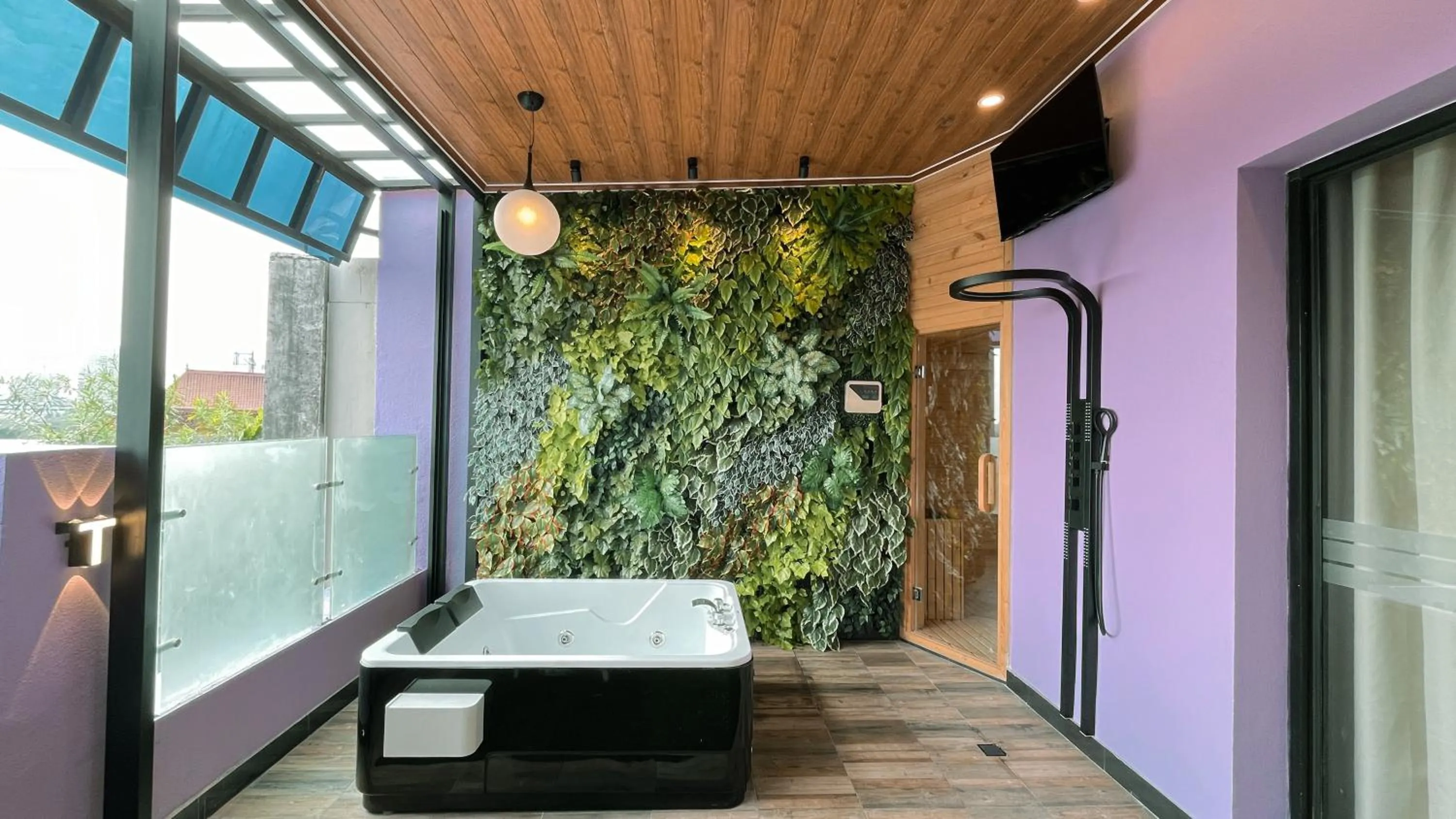 Bathroom in Oak Tree Urban Hotel Jakarta