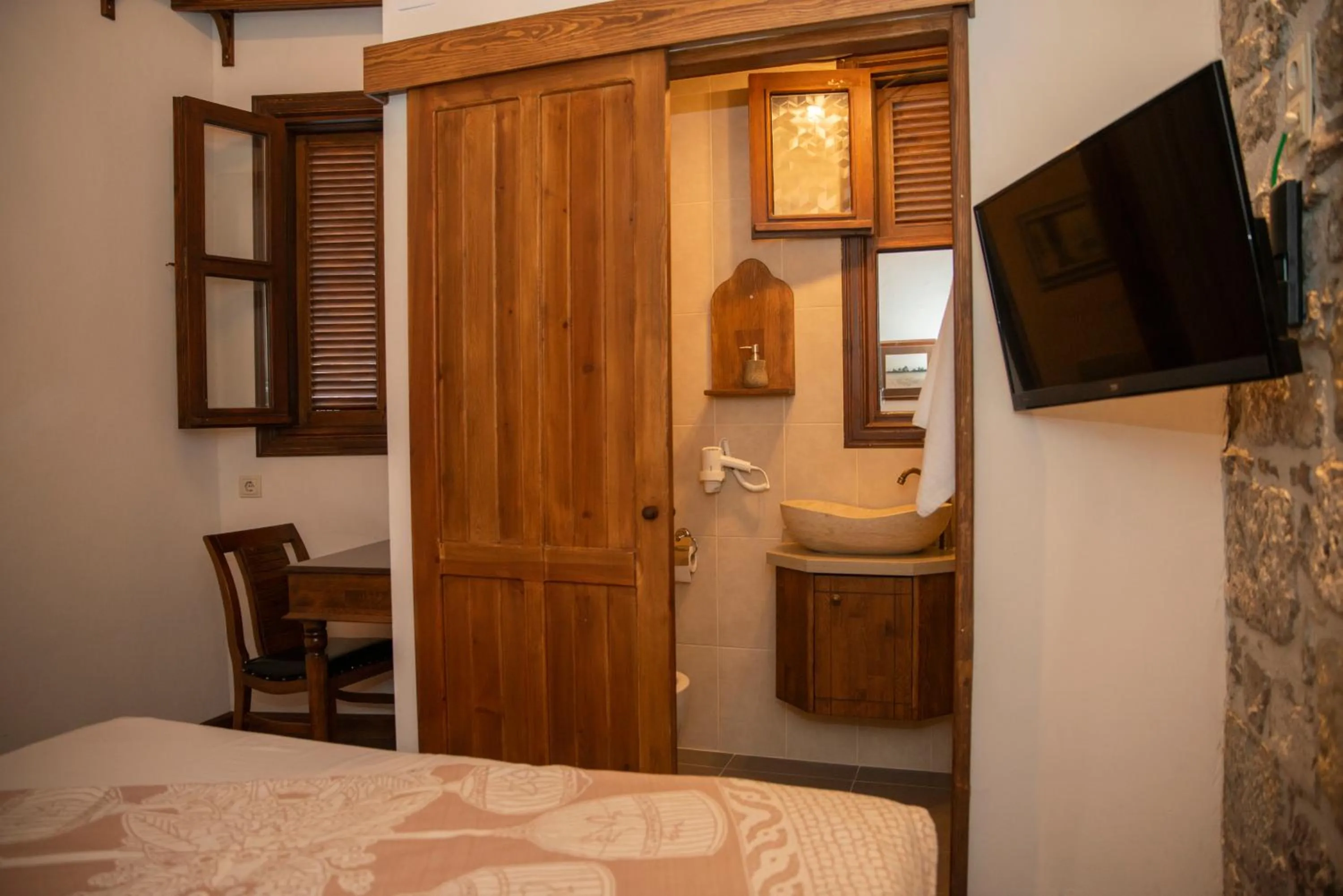 Bathroom, Bed in LUWİ ANTAKYA BOUTİQUE HOTEL
