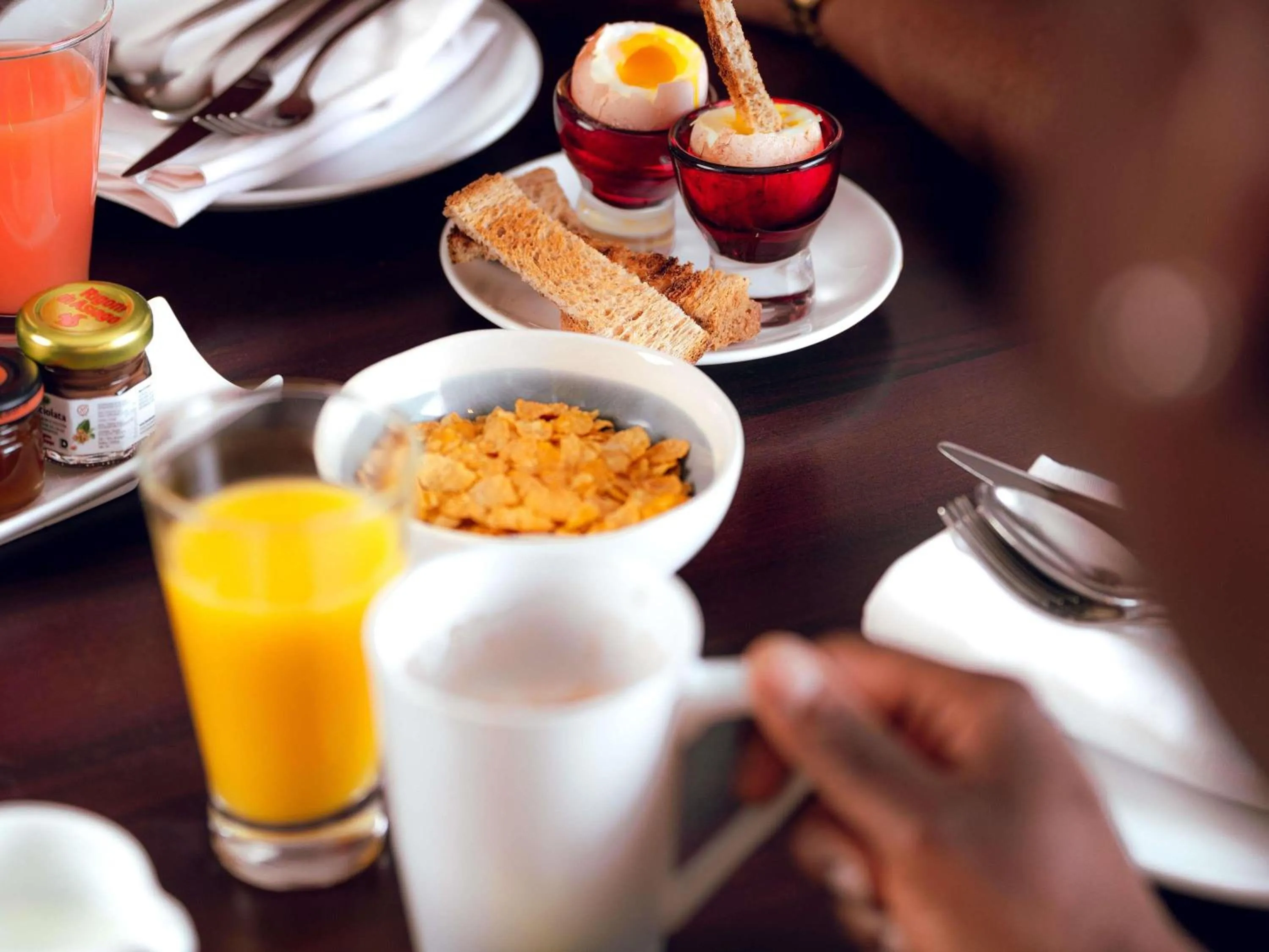 Breakfast in Nest Hotel Paris la Défense - MGallery Collection