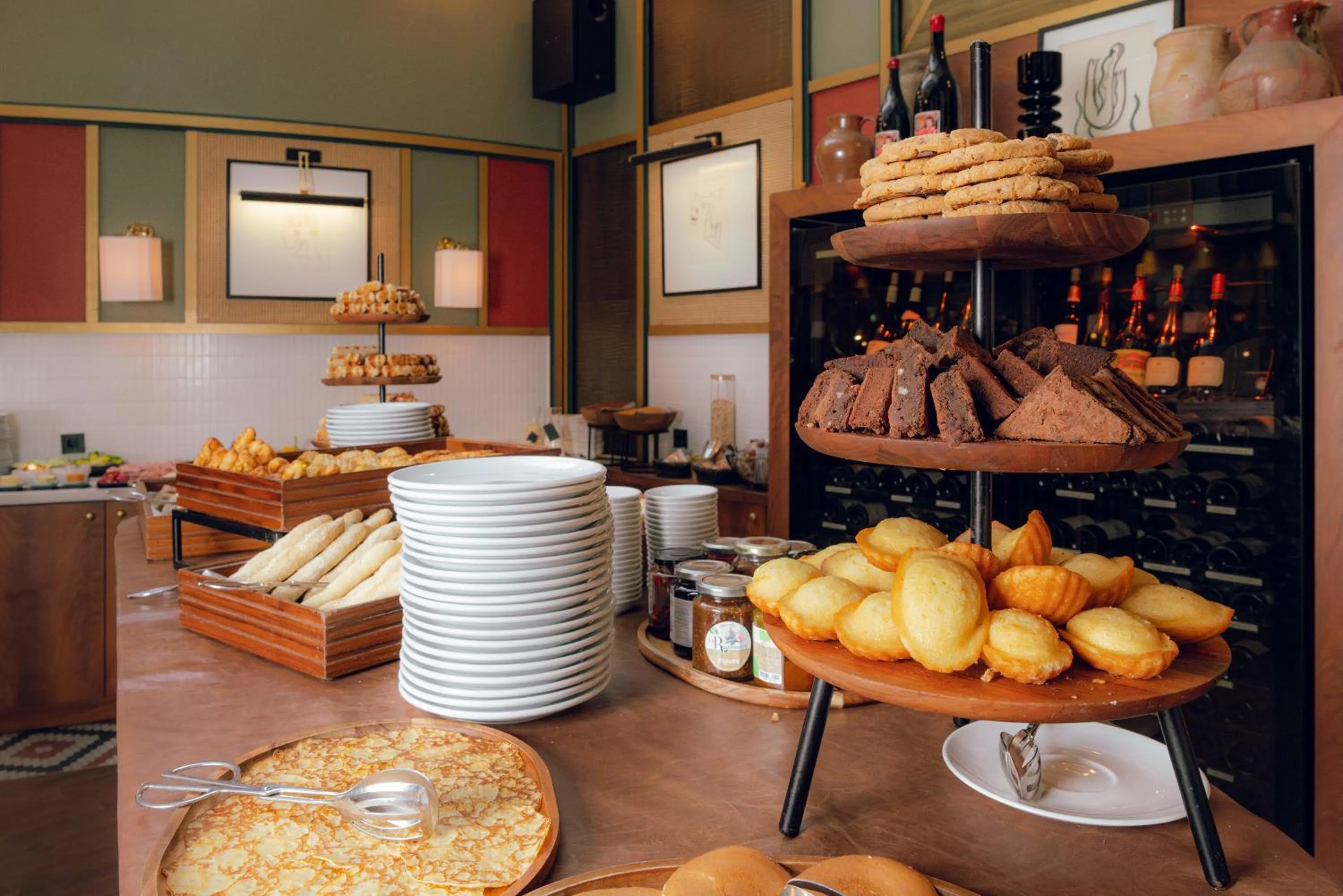 Food and drinks in Nest Hotel Paris la Défense - MGallery Collection