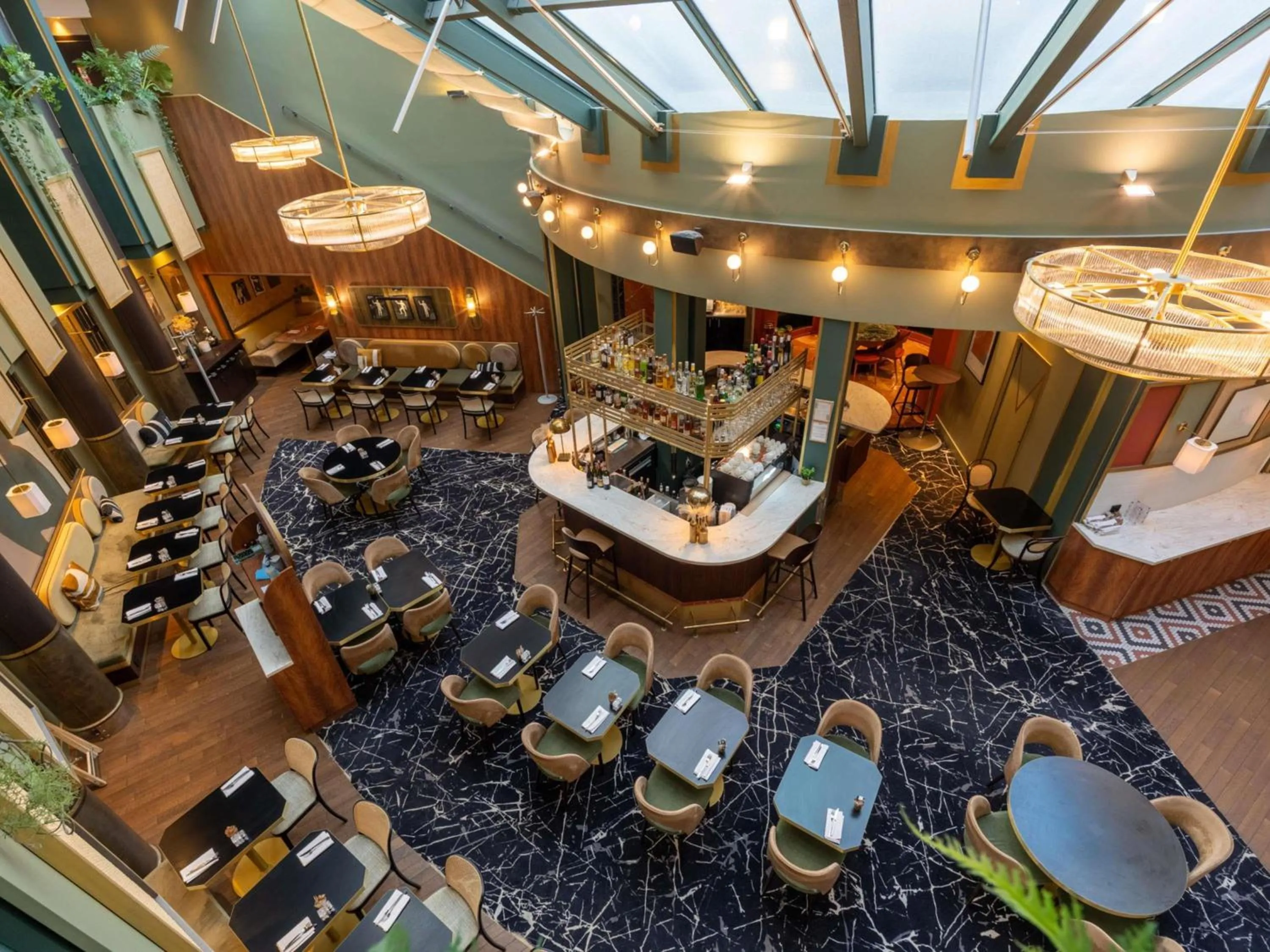 Restaurant/places to eat in Nest Hotel Paris la Défense - MGallery Collection