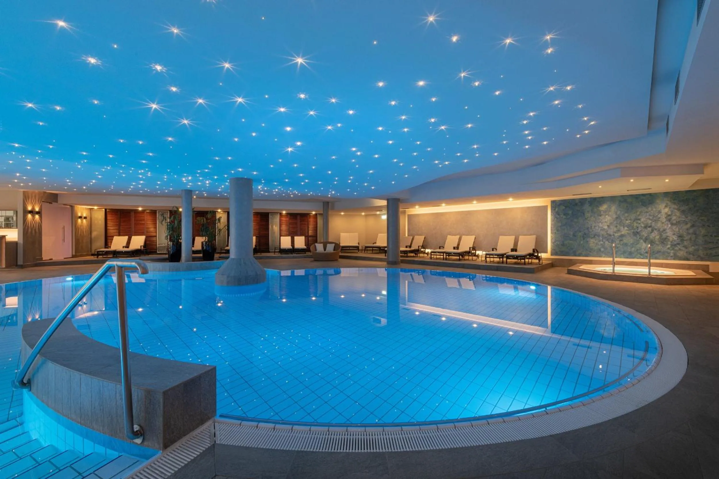 Swimming pool in Hotel Sonnengut Wellness - Therme - Spa