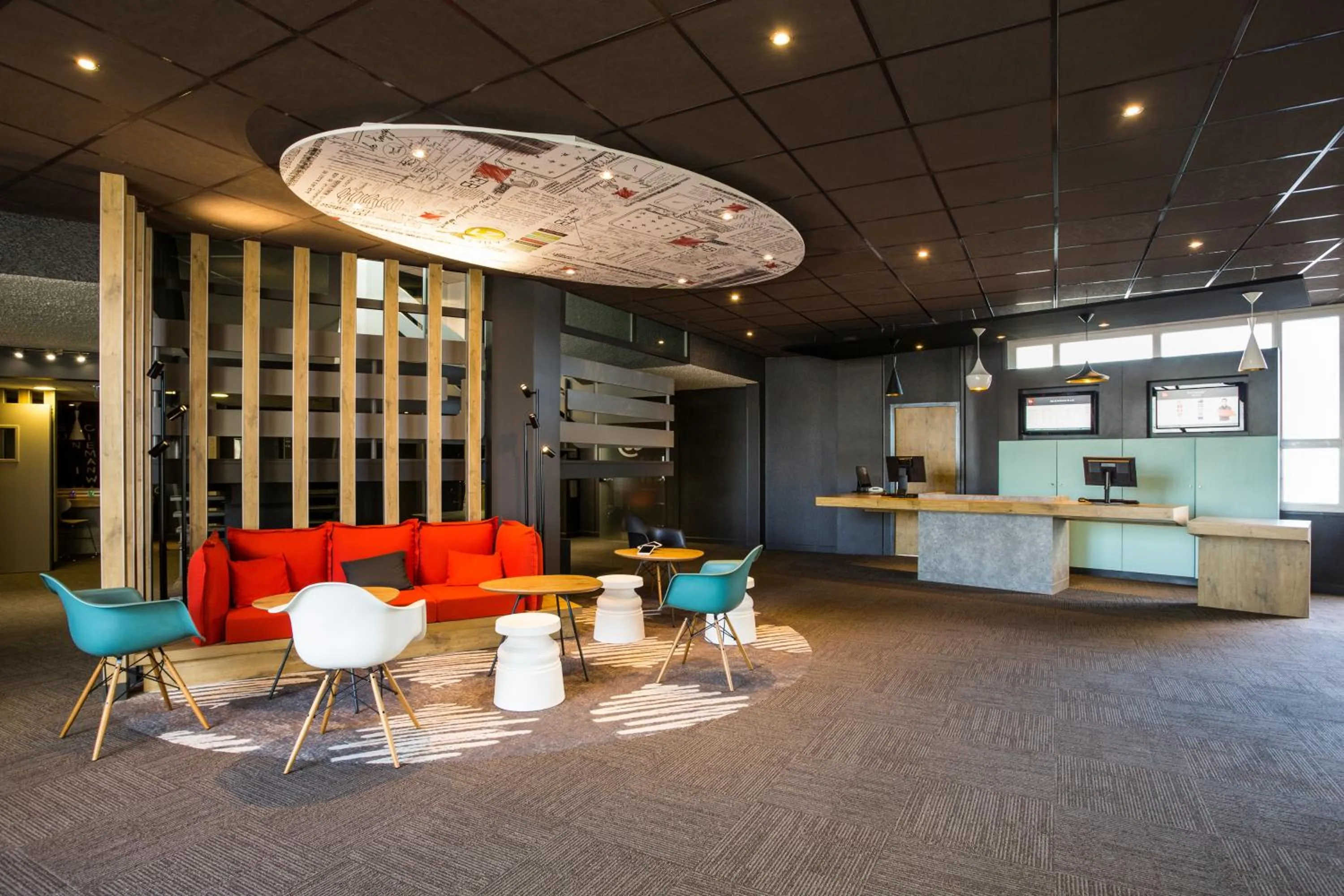 Lobby or reception in ibis Bordeaux Lac