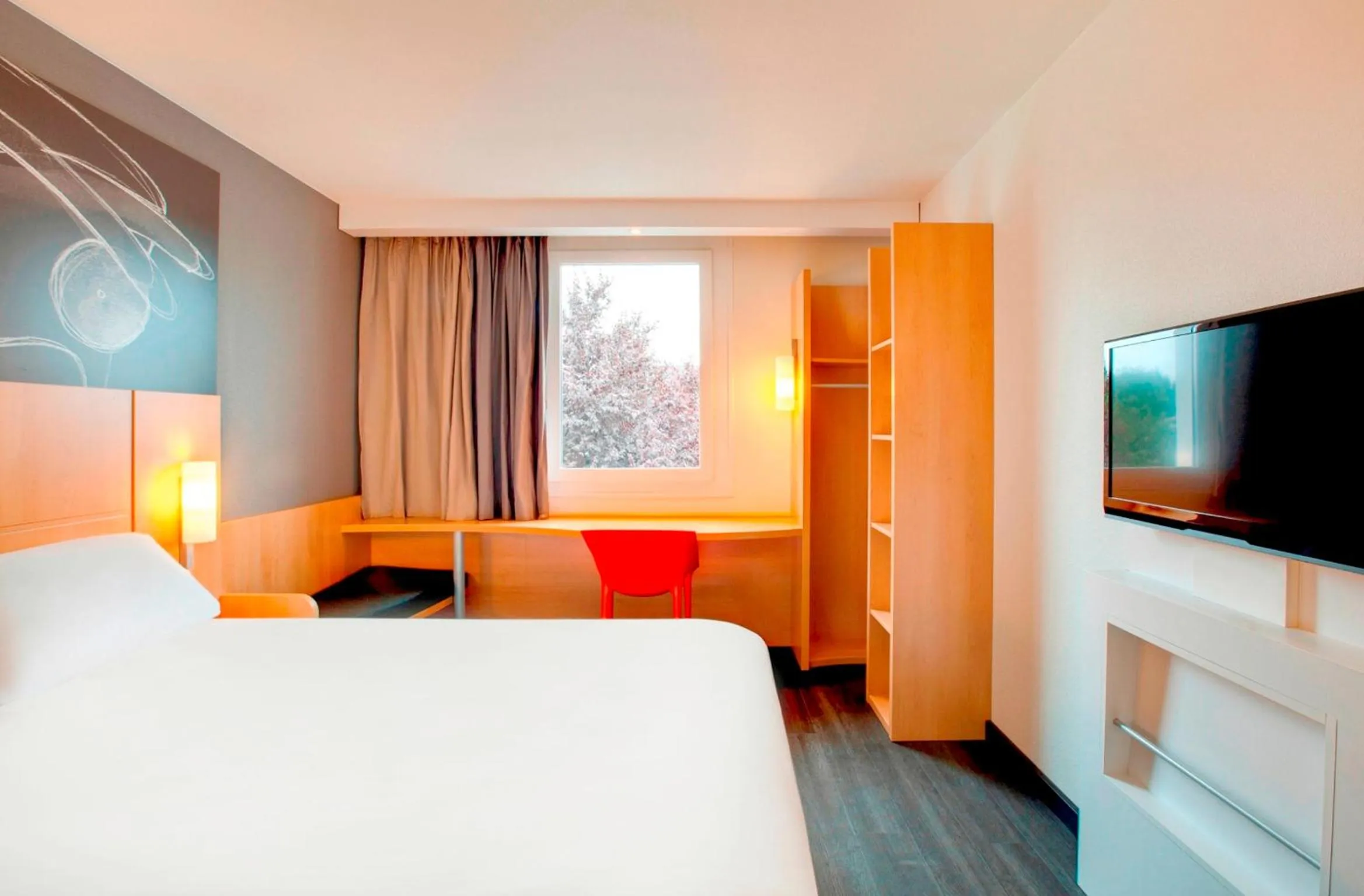 Bedroom, Bed in ibis Bordeaux Lac