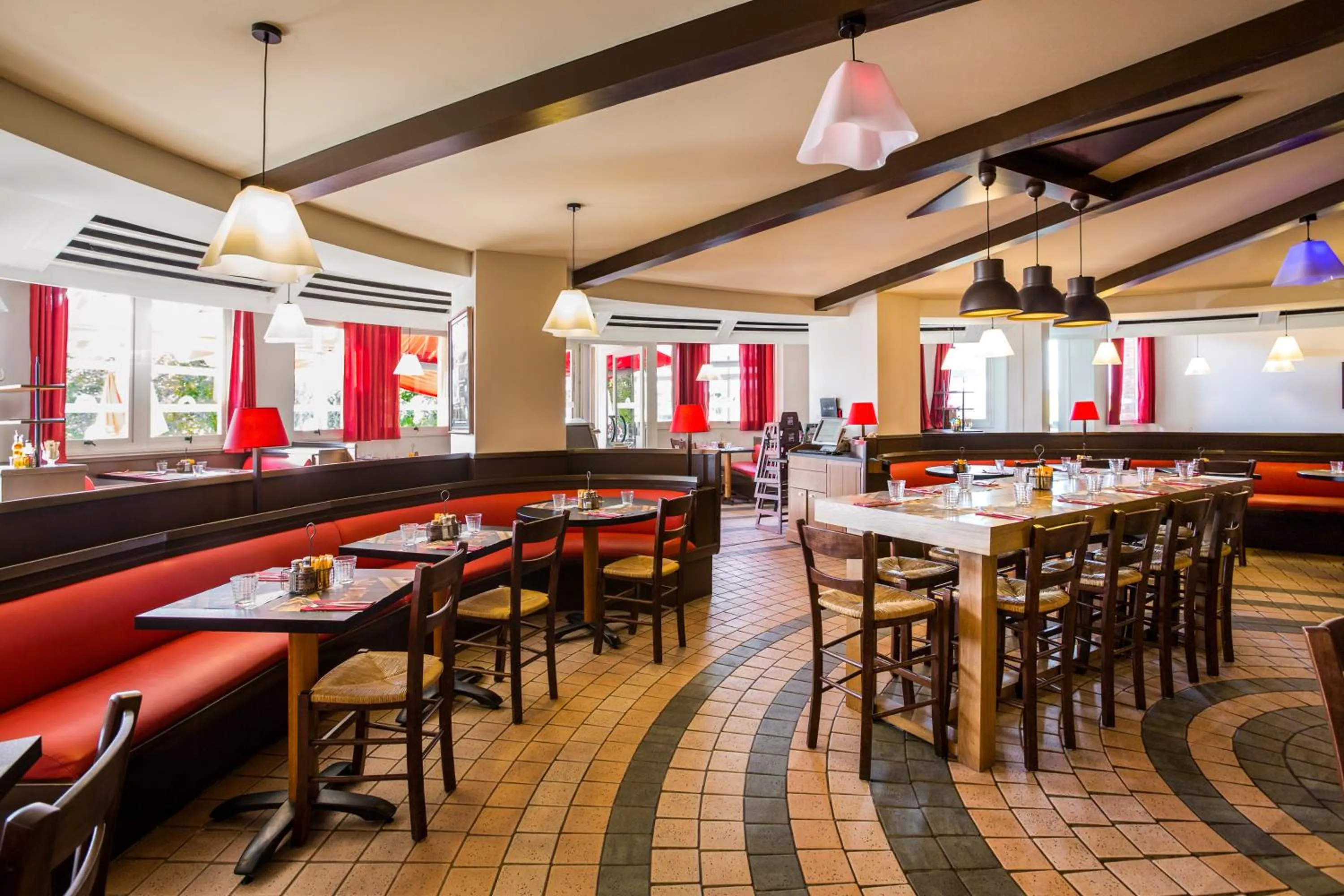 Restaurant/places to eat in ibis Bordeaux Lac