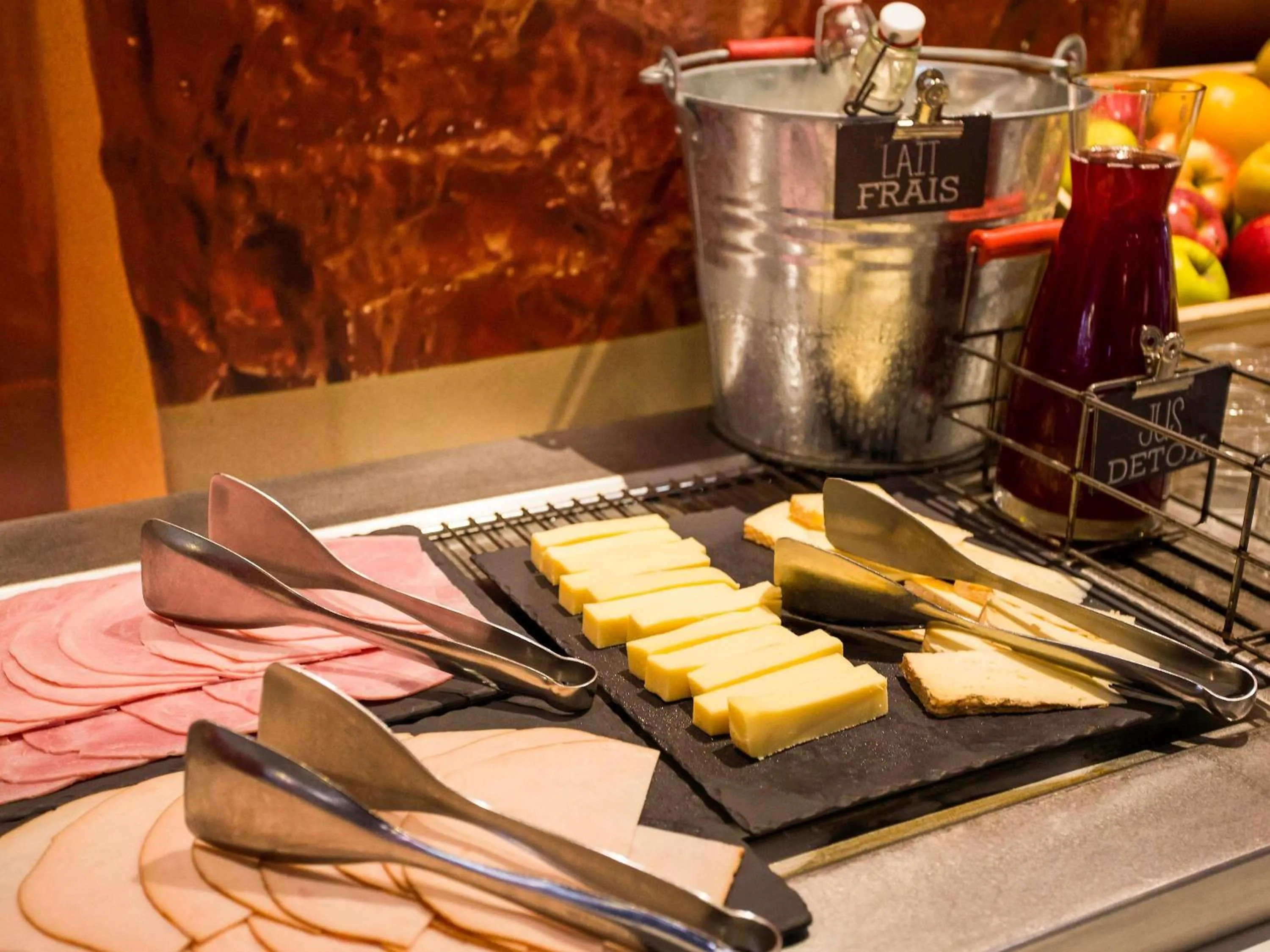 Breakfast in ibis Bordeaux Lac