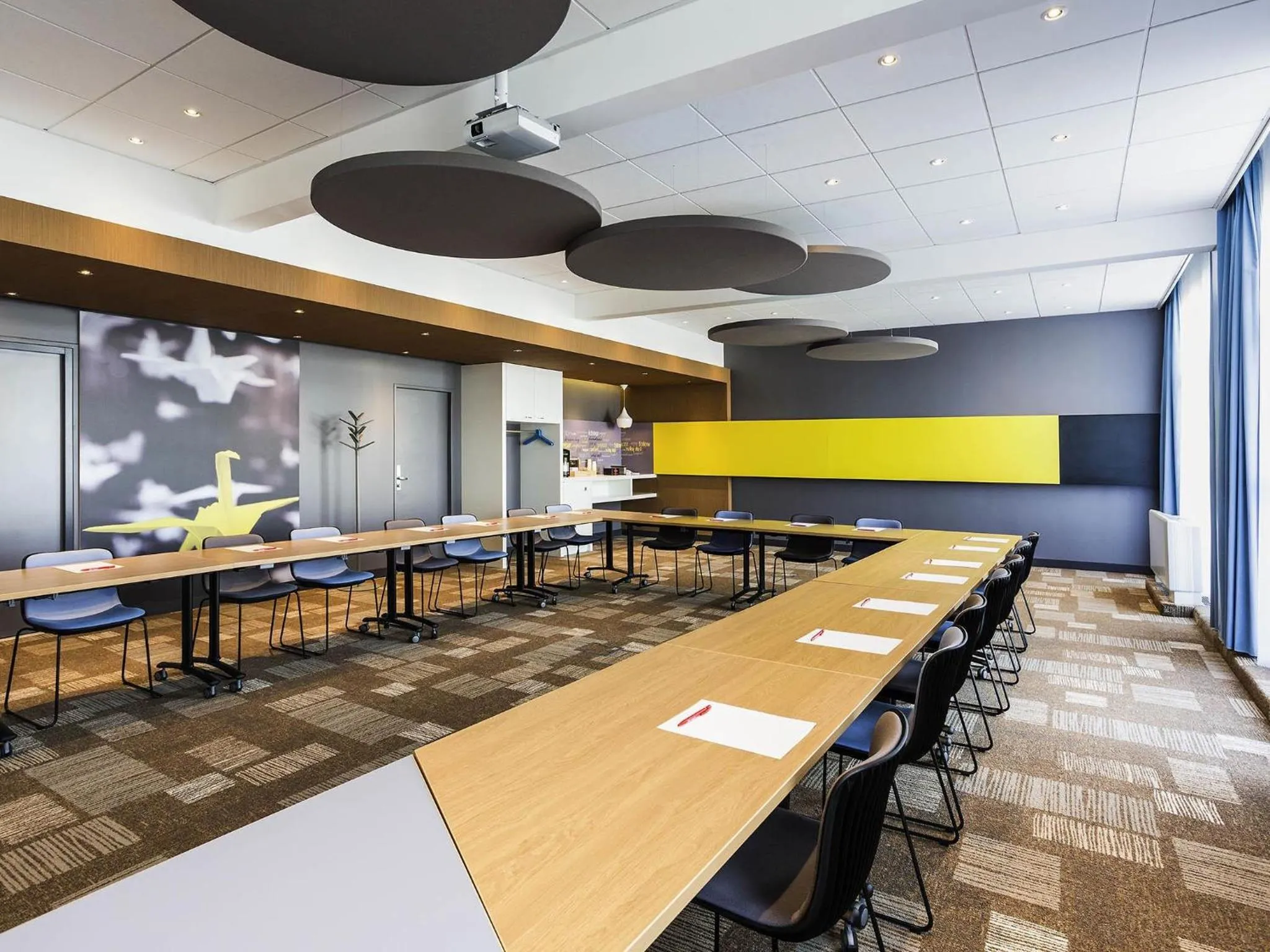 Meeting/conference room in ibis Bordeaux Lac