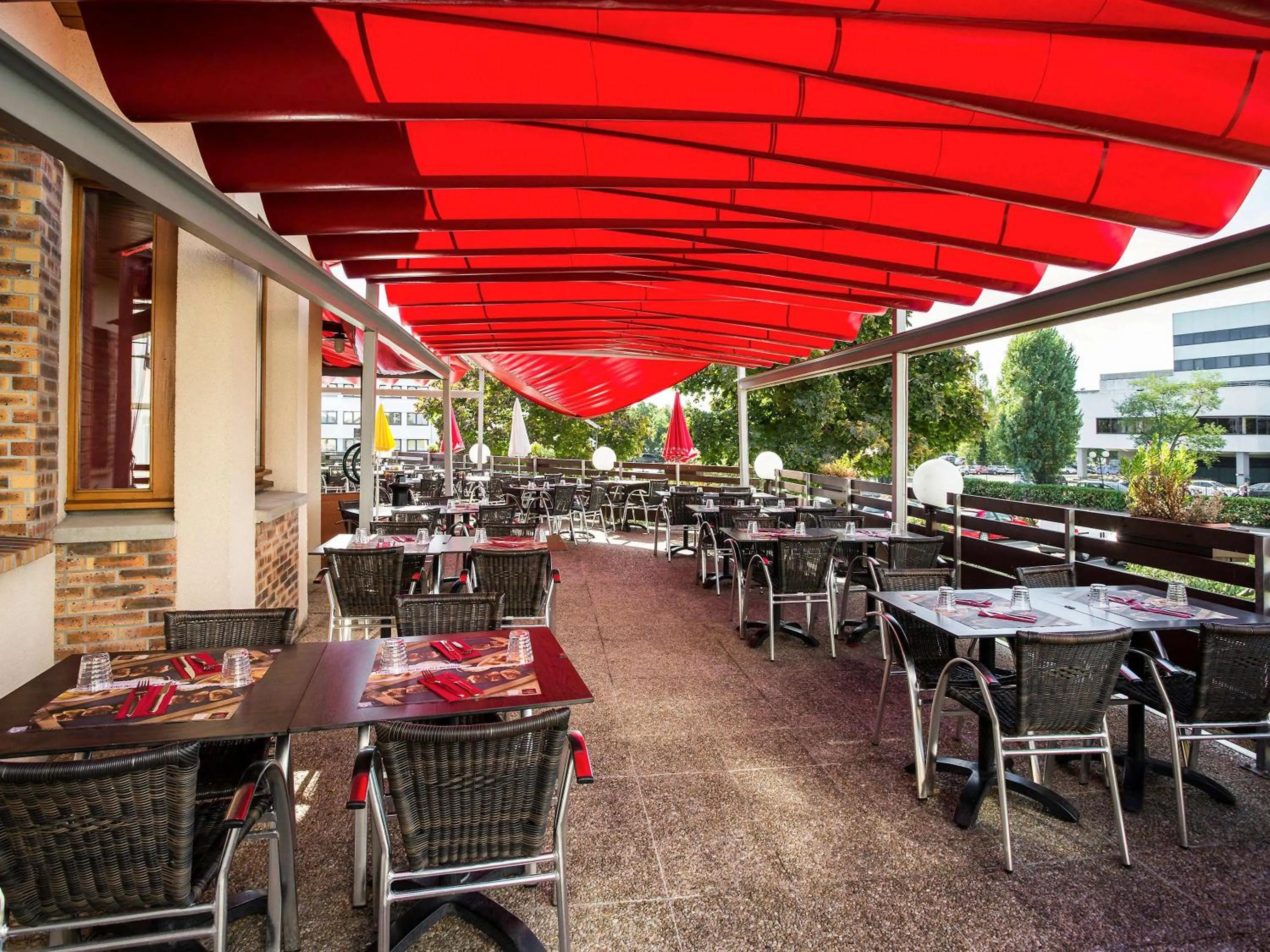 Restaurant/places to eat in ibis Bordeaux Lac