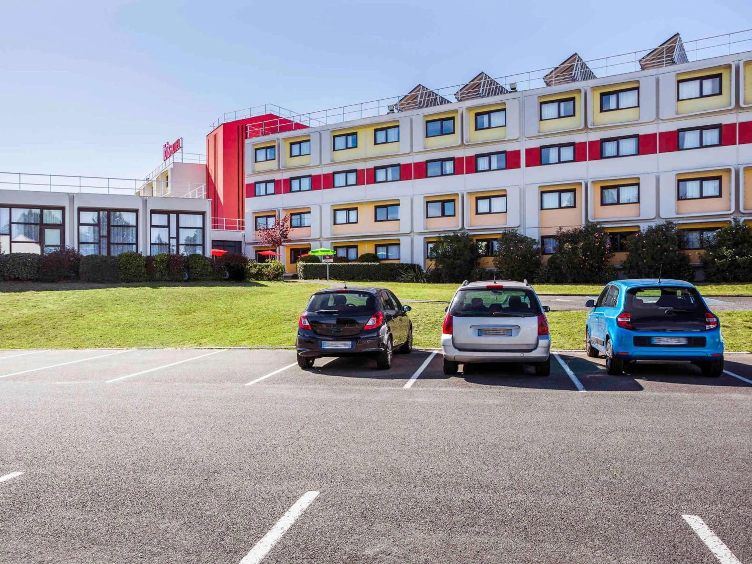 Property building in ibis Bordeaux Lac