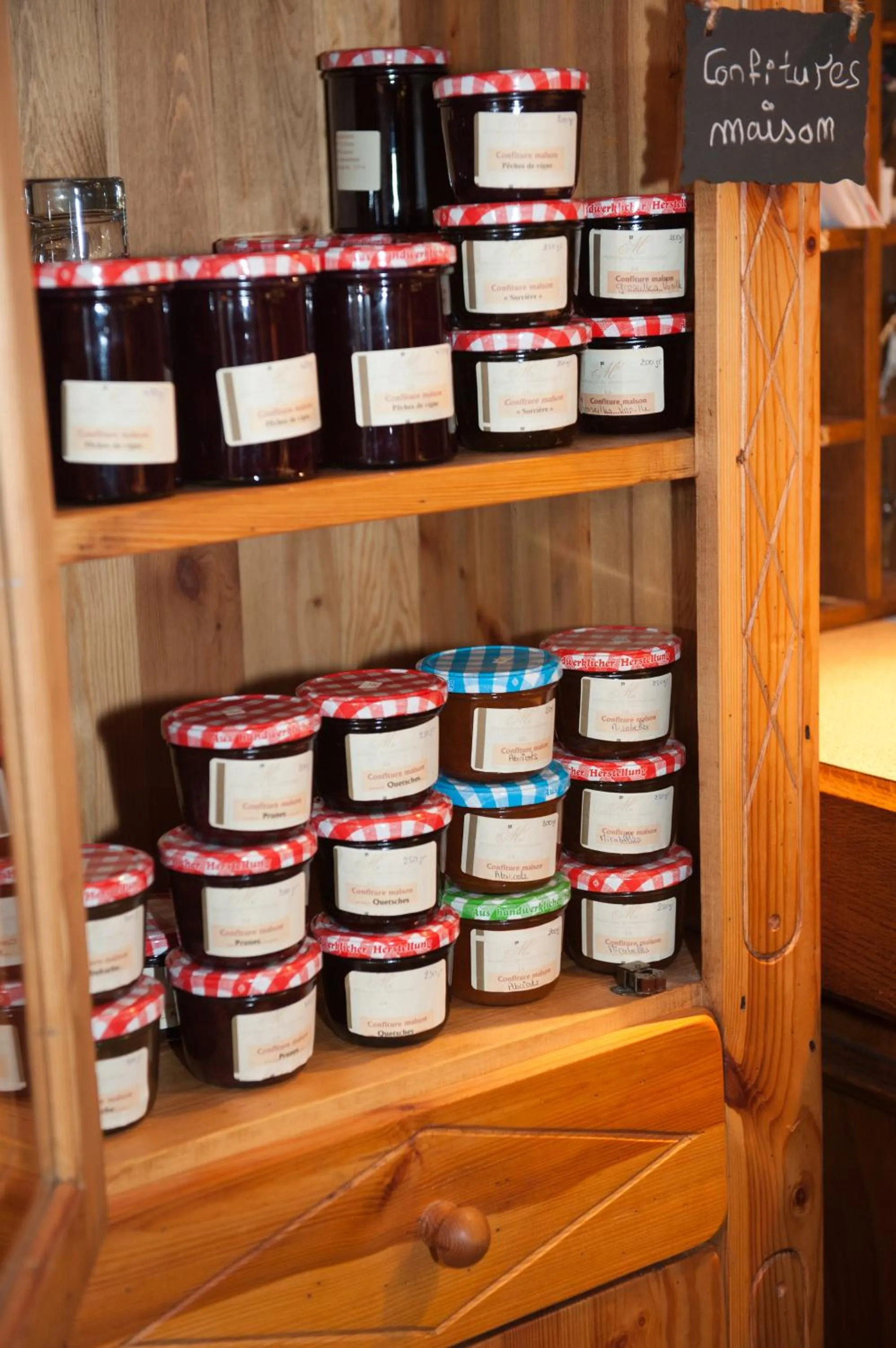 On-site shops in Logis Auberge Du Mehrbachel - Hôtel & Restaurant