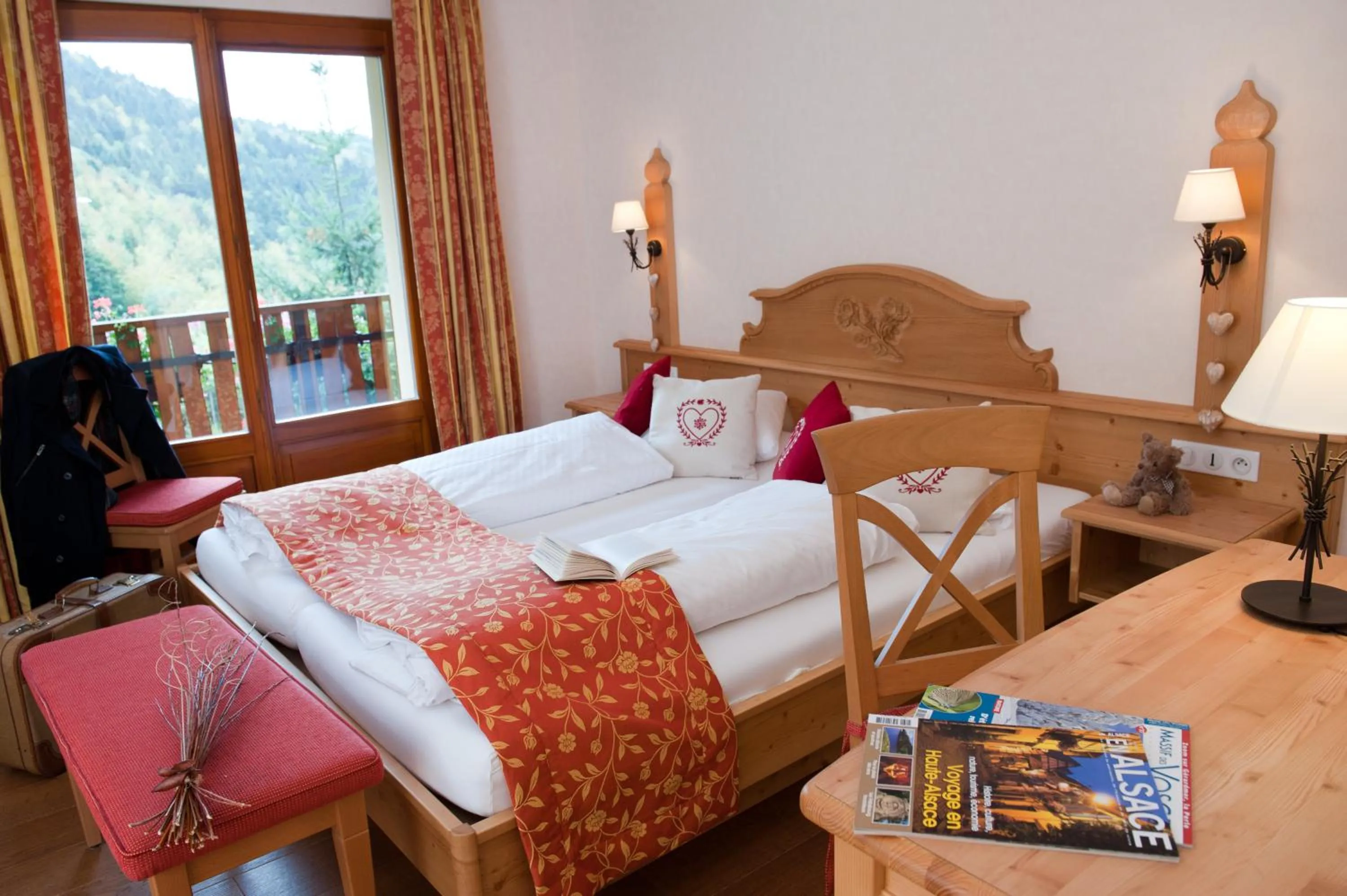 Bedroom, Bed in Logis Auberge Du Mehrbachel - Hôtel & Restaurant