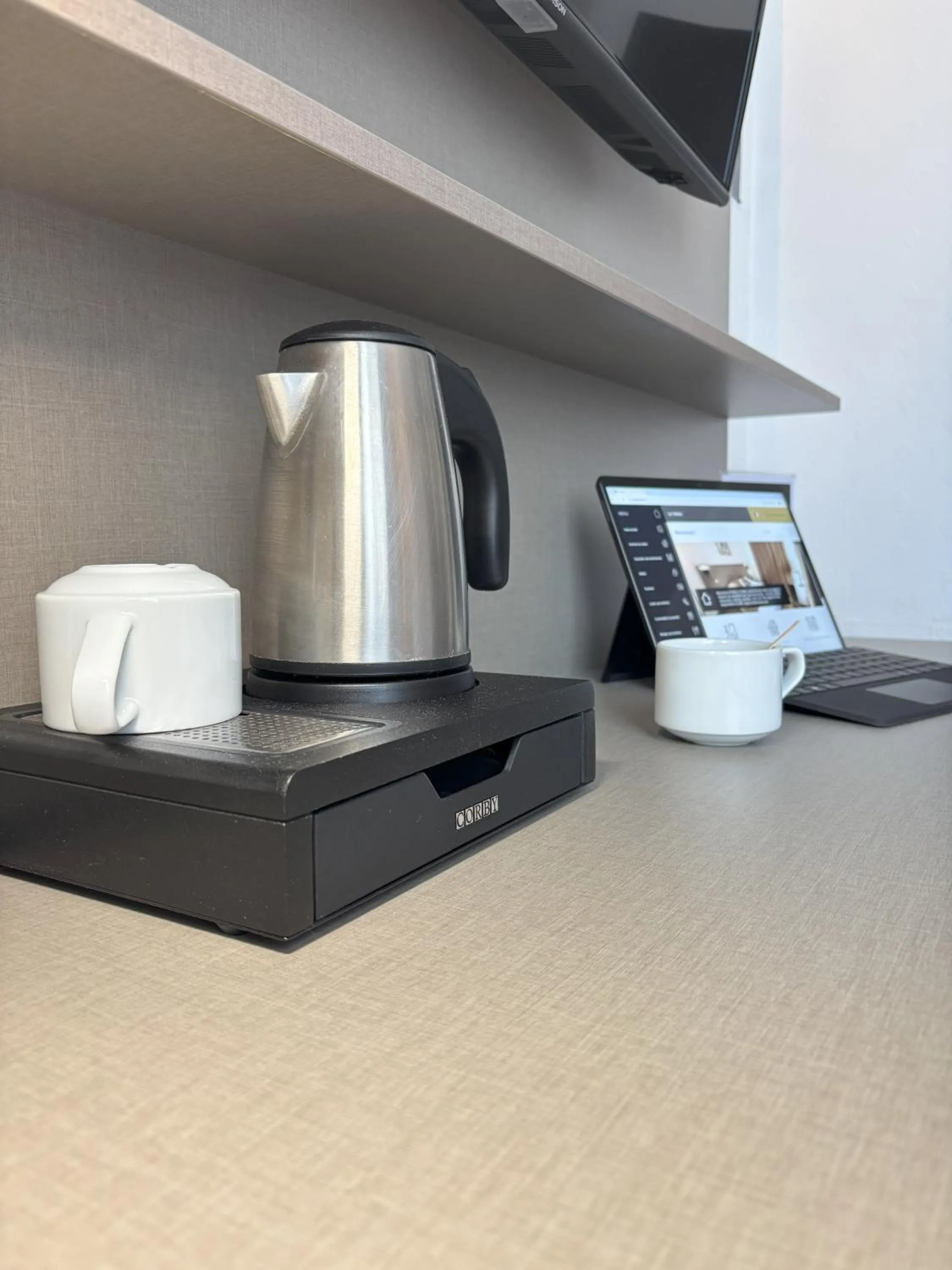 Coffee/tea facilities in Hôtel Le Valois, Cognac Centre