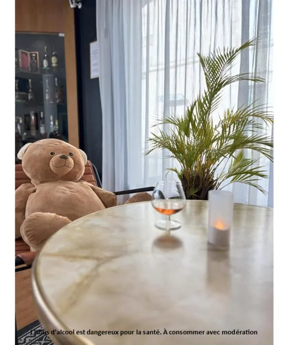 Lounge or bar in Hôtel Le Valois, Cognac Centre