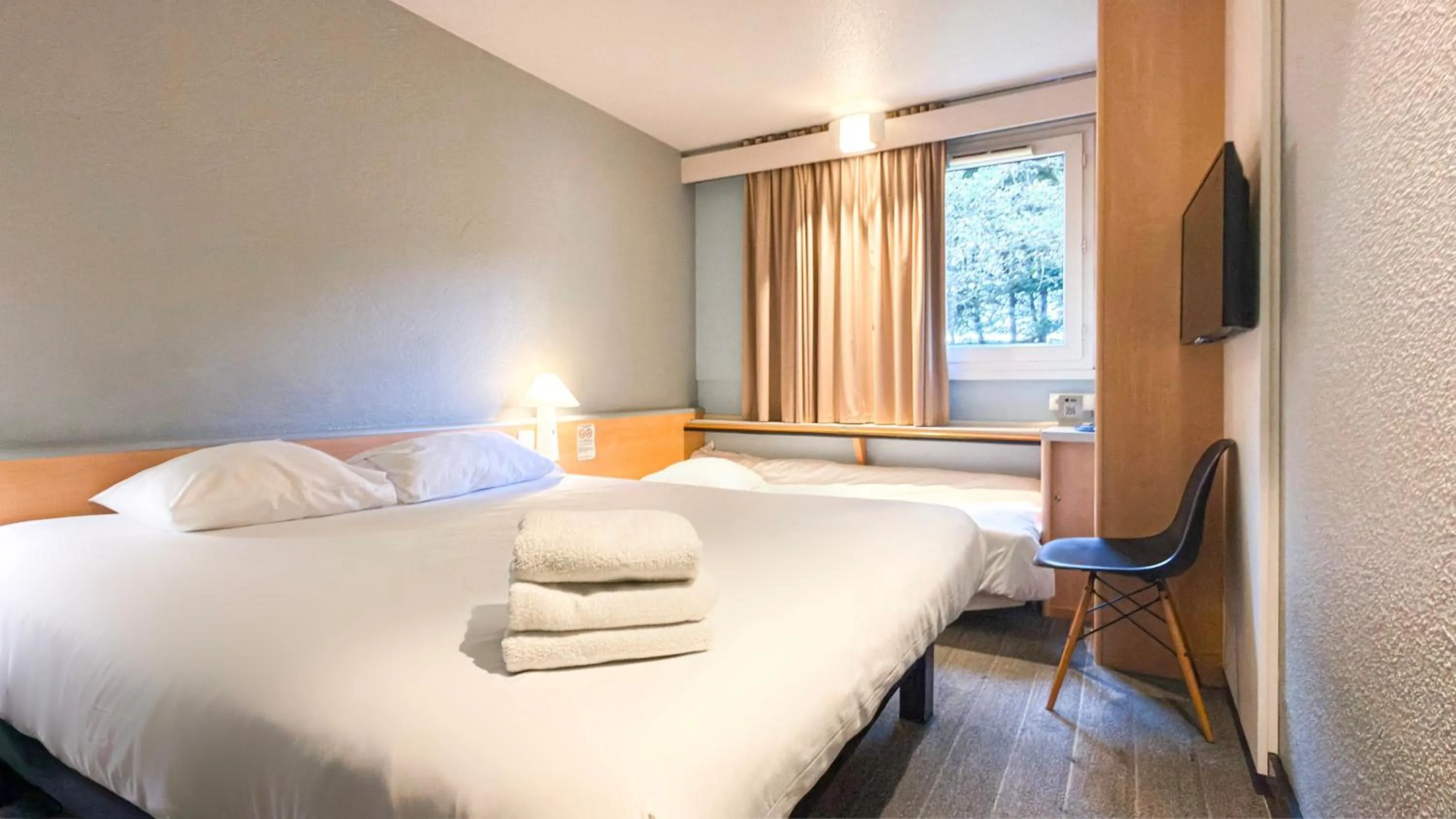 Bedroom, Bed in ibis Rennes Cesson